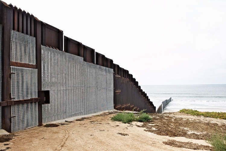 BORDER INFRASTRUCTURE  -  Fortifying the US / Mexican Border