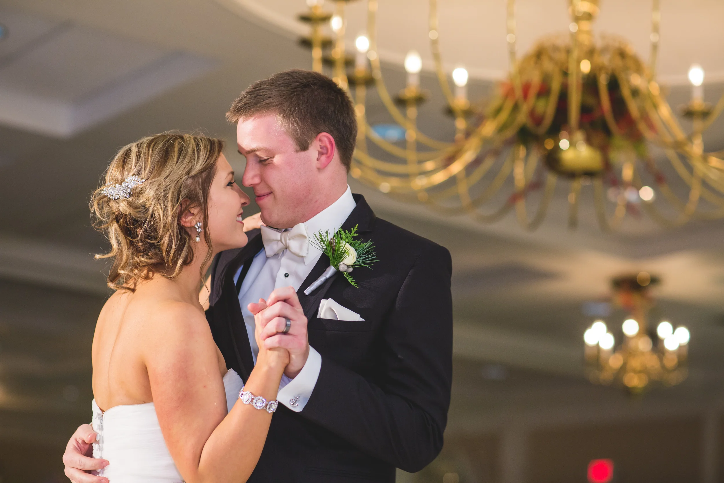 Janelle and Mike wedding at toms country place // cleveland wedding photographer