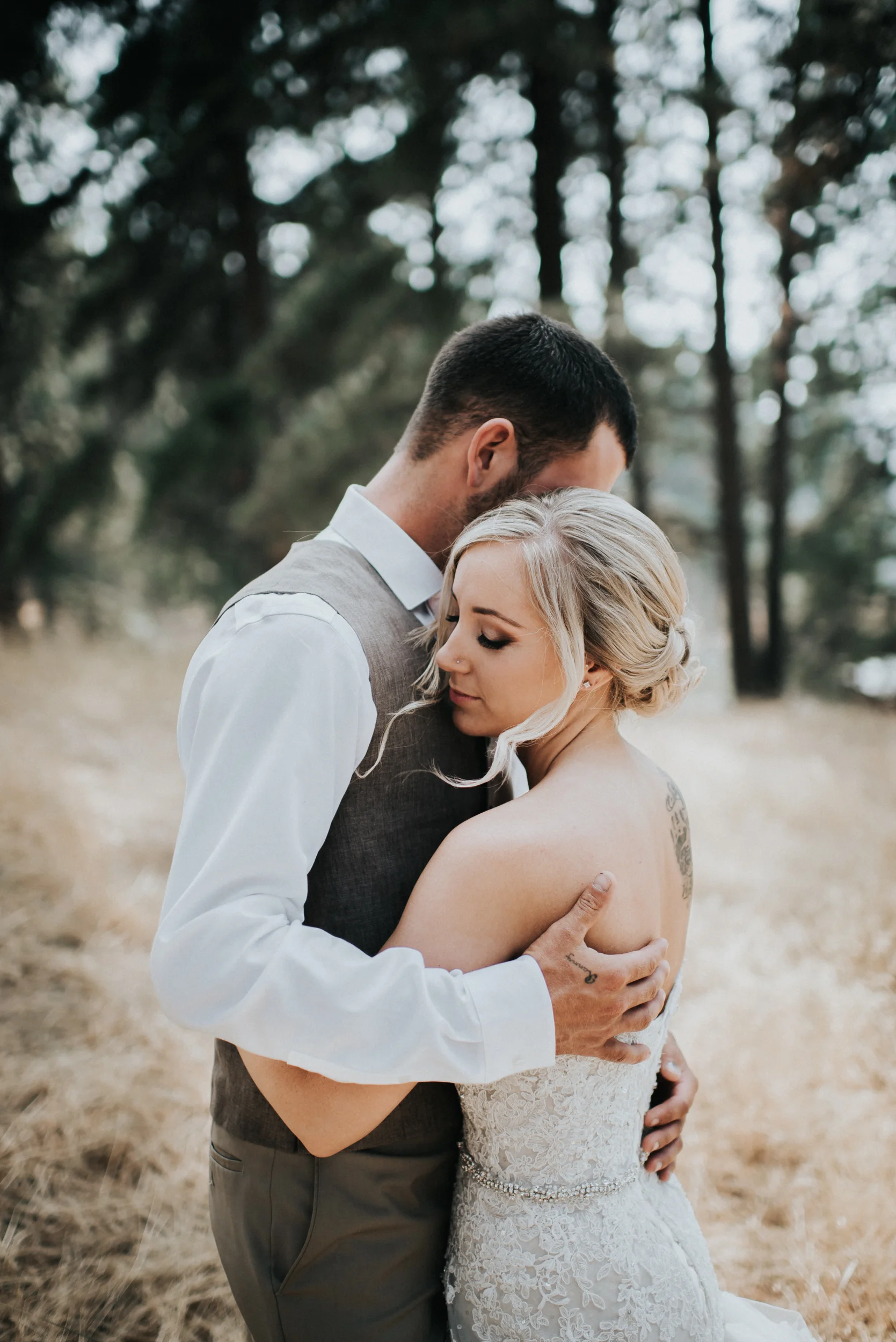 Wedding at The Cattle Barn in Cle Elum Washington | Megan & Ronny