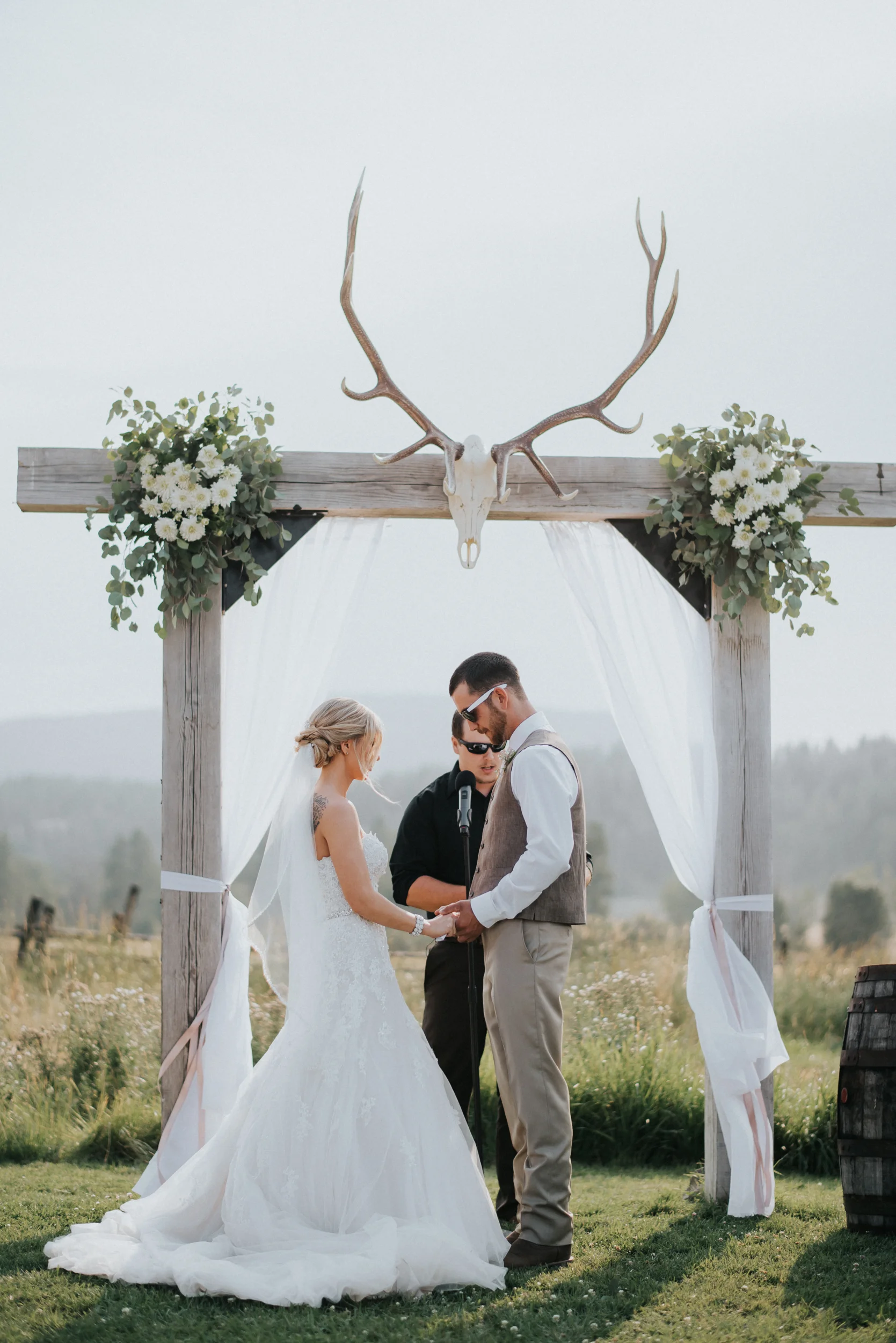 Wedding at The Cattle Barn in Cle Elum Washington | Megan & Ronny