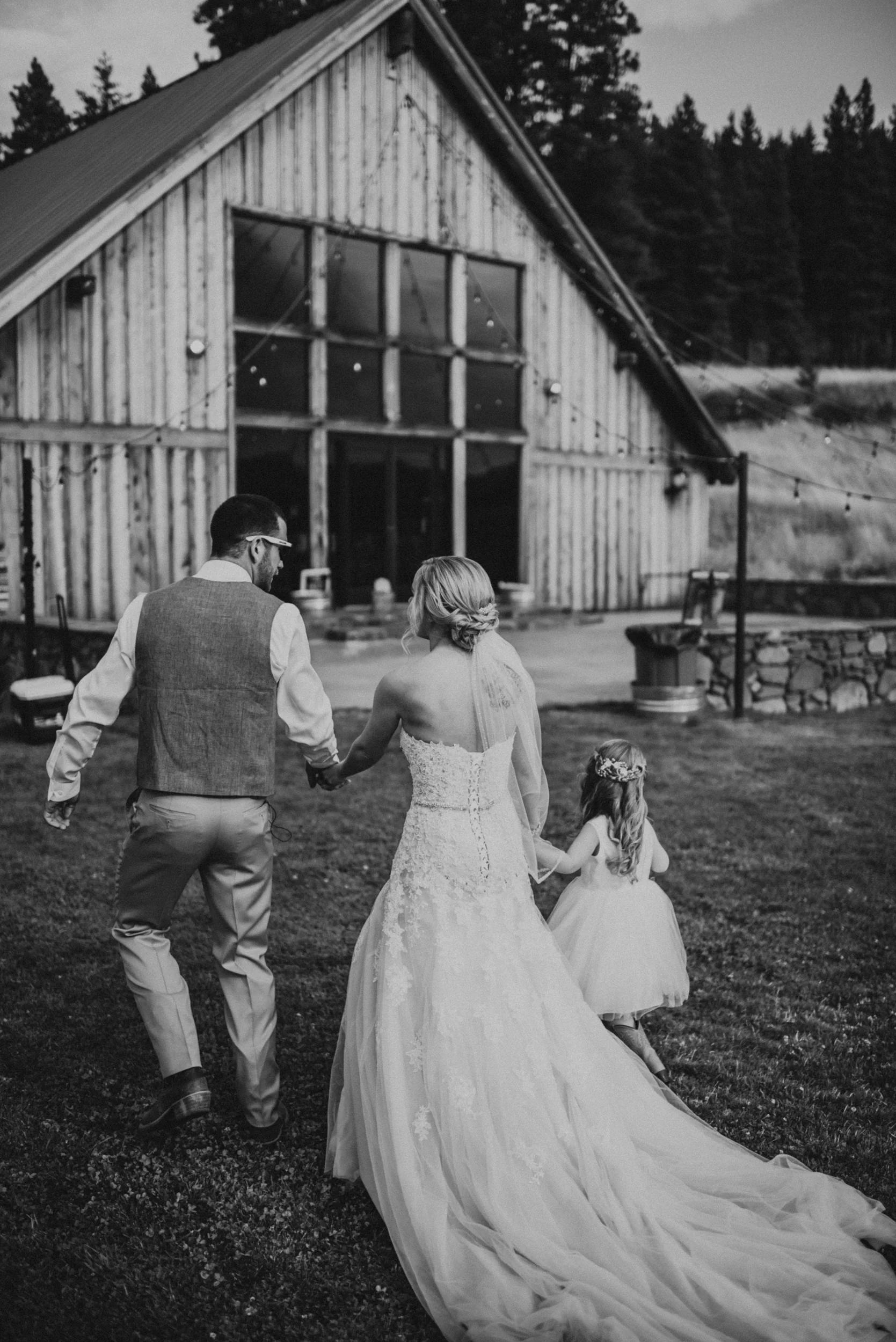 Wedding at The Cattle Barn in Cle Elum Washington | Megan & Ronny