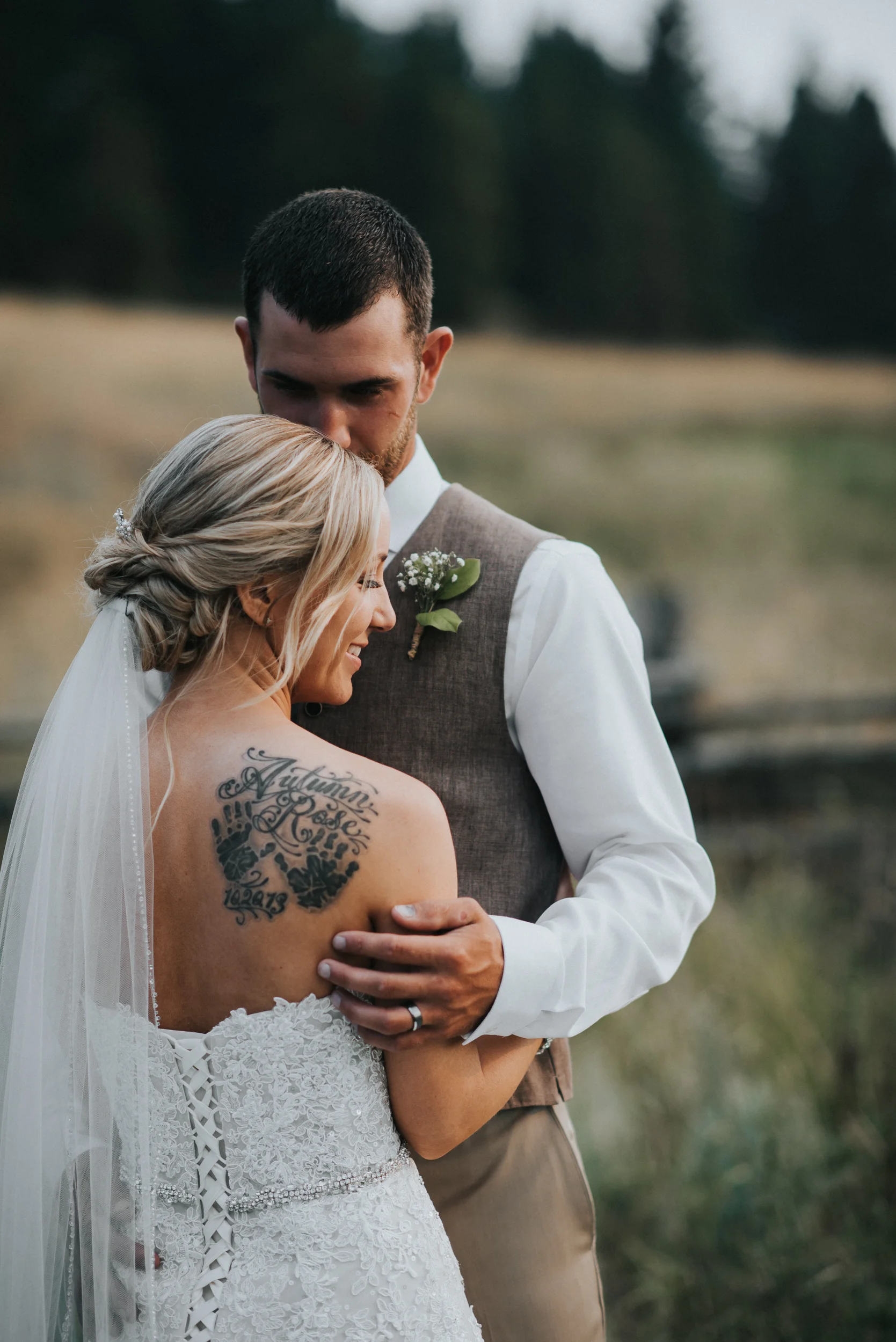Wedding at The Cattle Barn in Cle Elum Washington | Megan & Ronny
