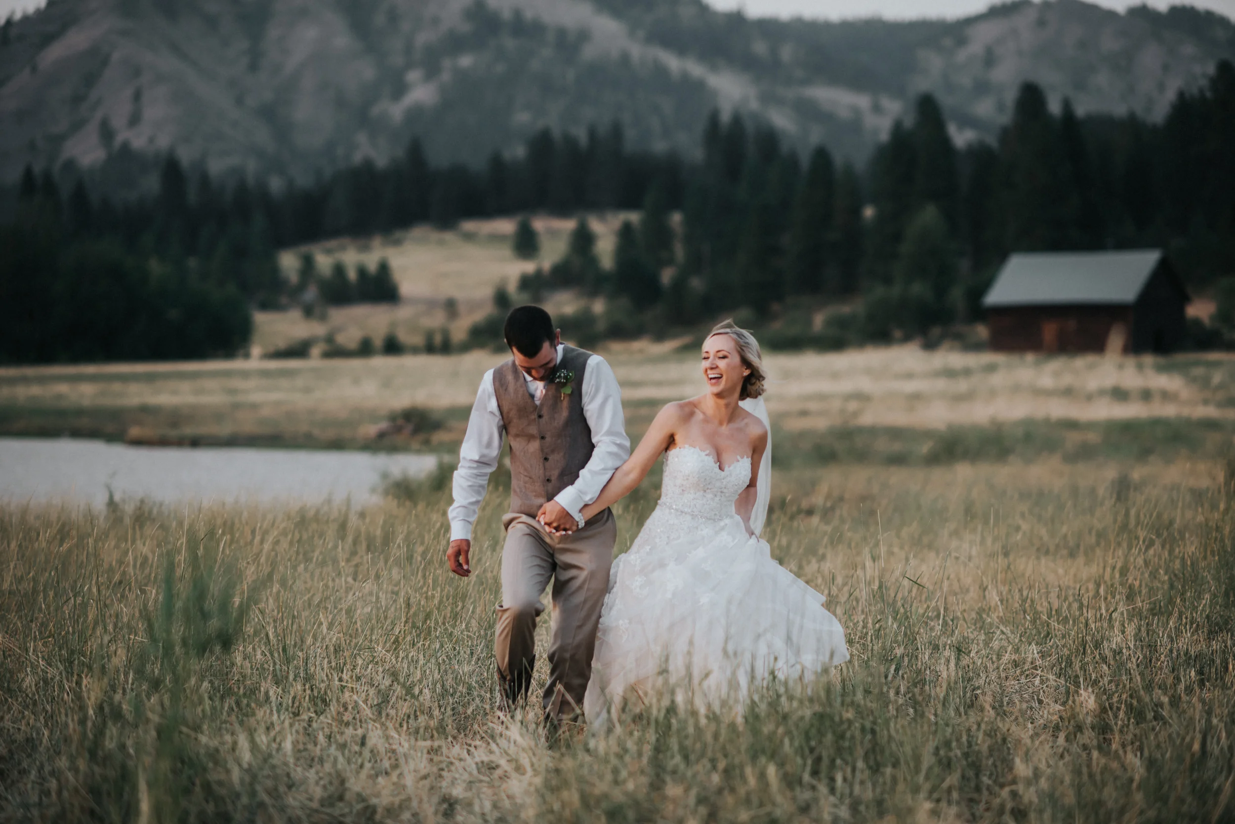 Wedding at The Cattle Barn in Cle Elum Washington | Megan & Ronny