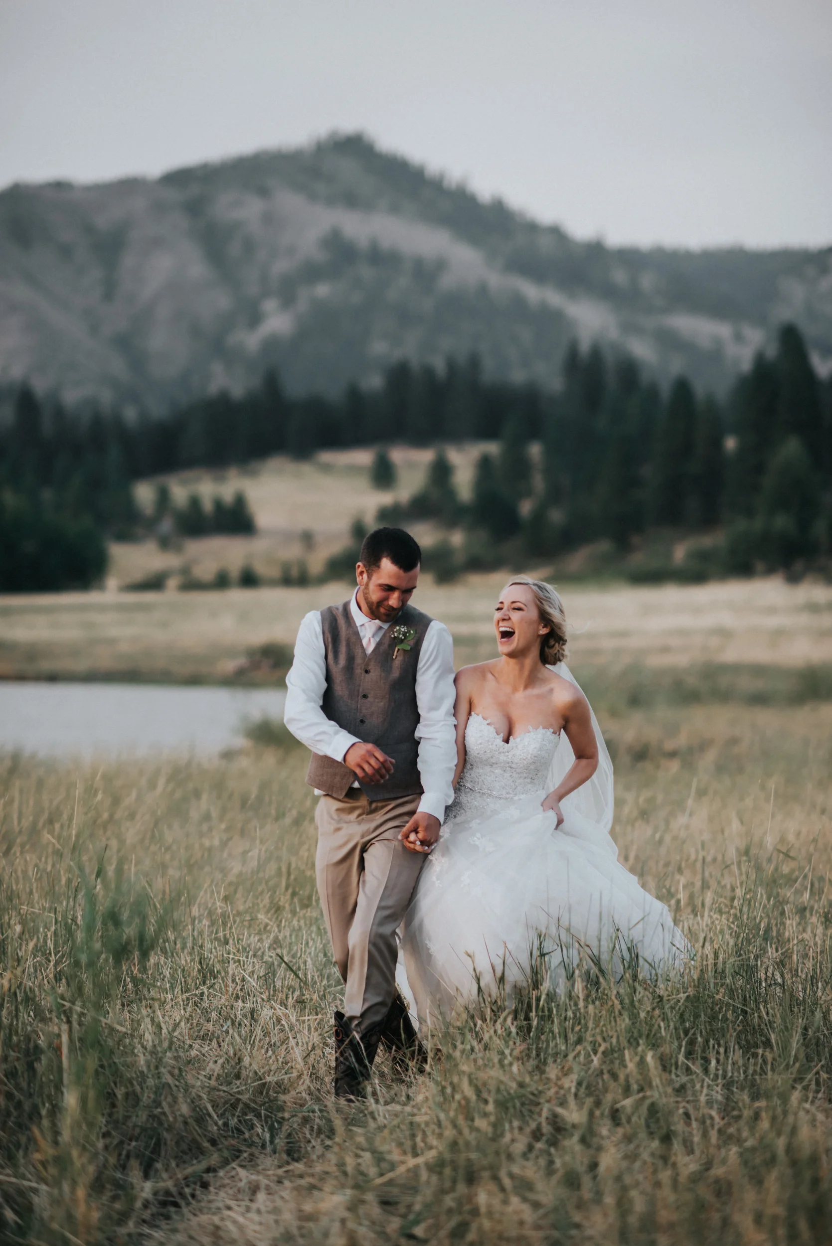 Wedding at The Cattle Barn in Cle Elum Washington | Megan & Ronny