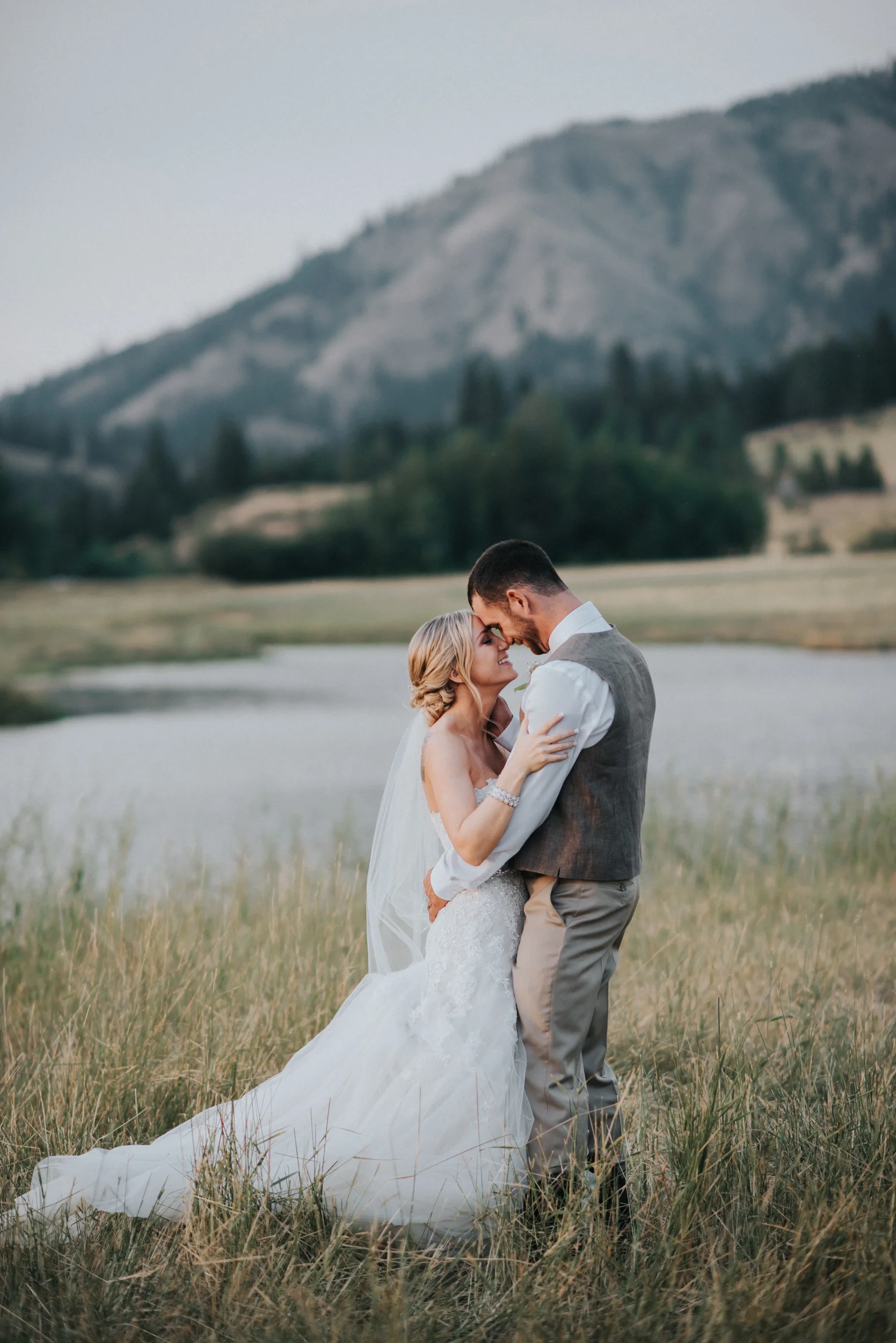 Wedding at The Cattle Barn in Cle Elum Washington | Megan & Ronny