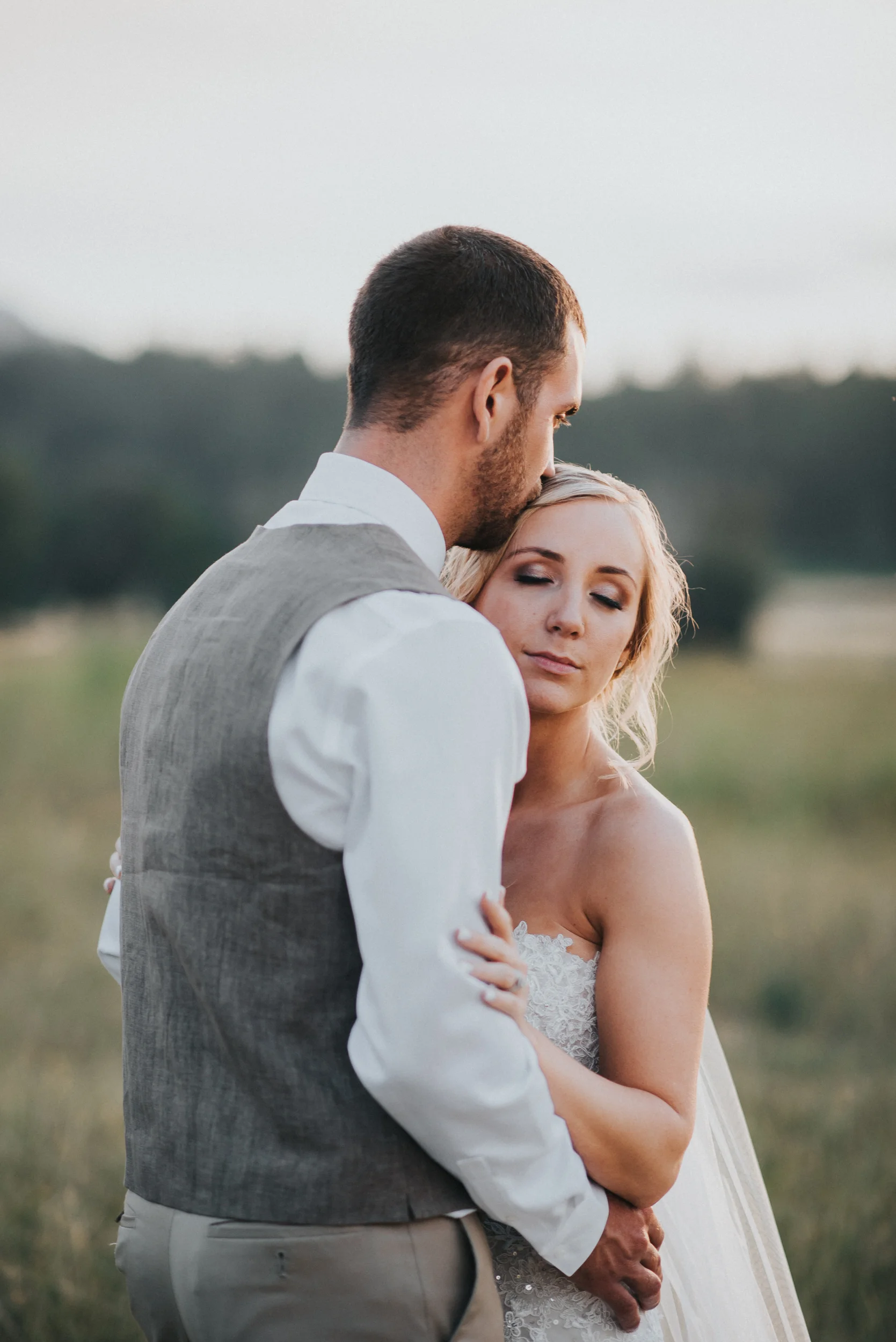 Wedding at The Cattle Barn in Cle Elum Washington | Megan & Ronny