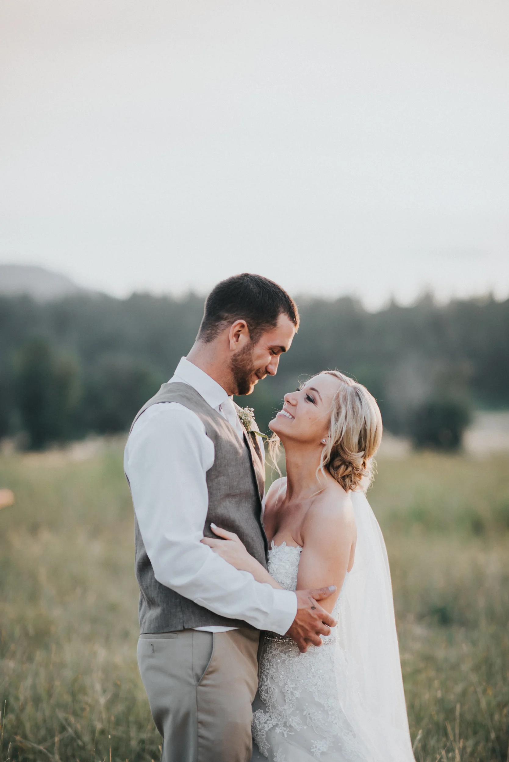 Wedding at The Cattle Barn in Cle Elum Washington | Megan & Ronny