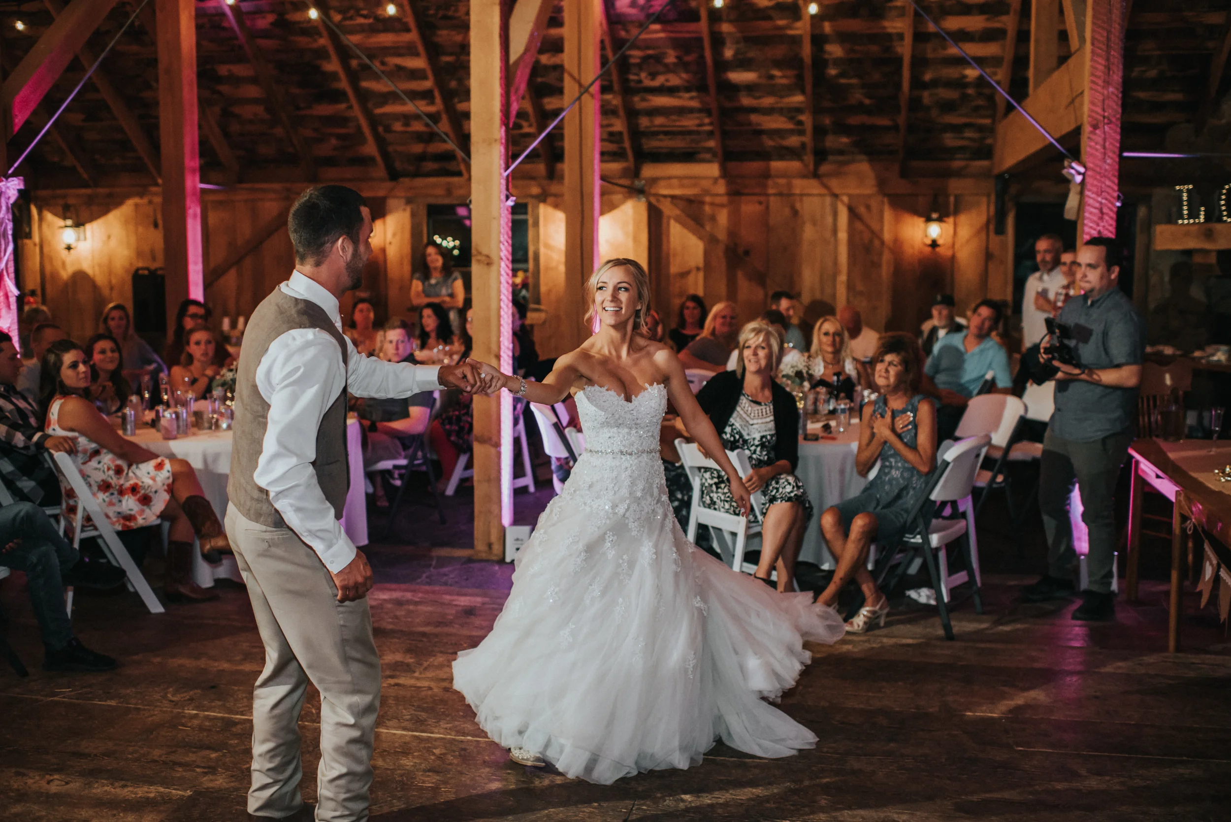 Wedding at The Cattle Barn in Cle Elum Washington | Megan & Ronny