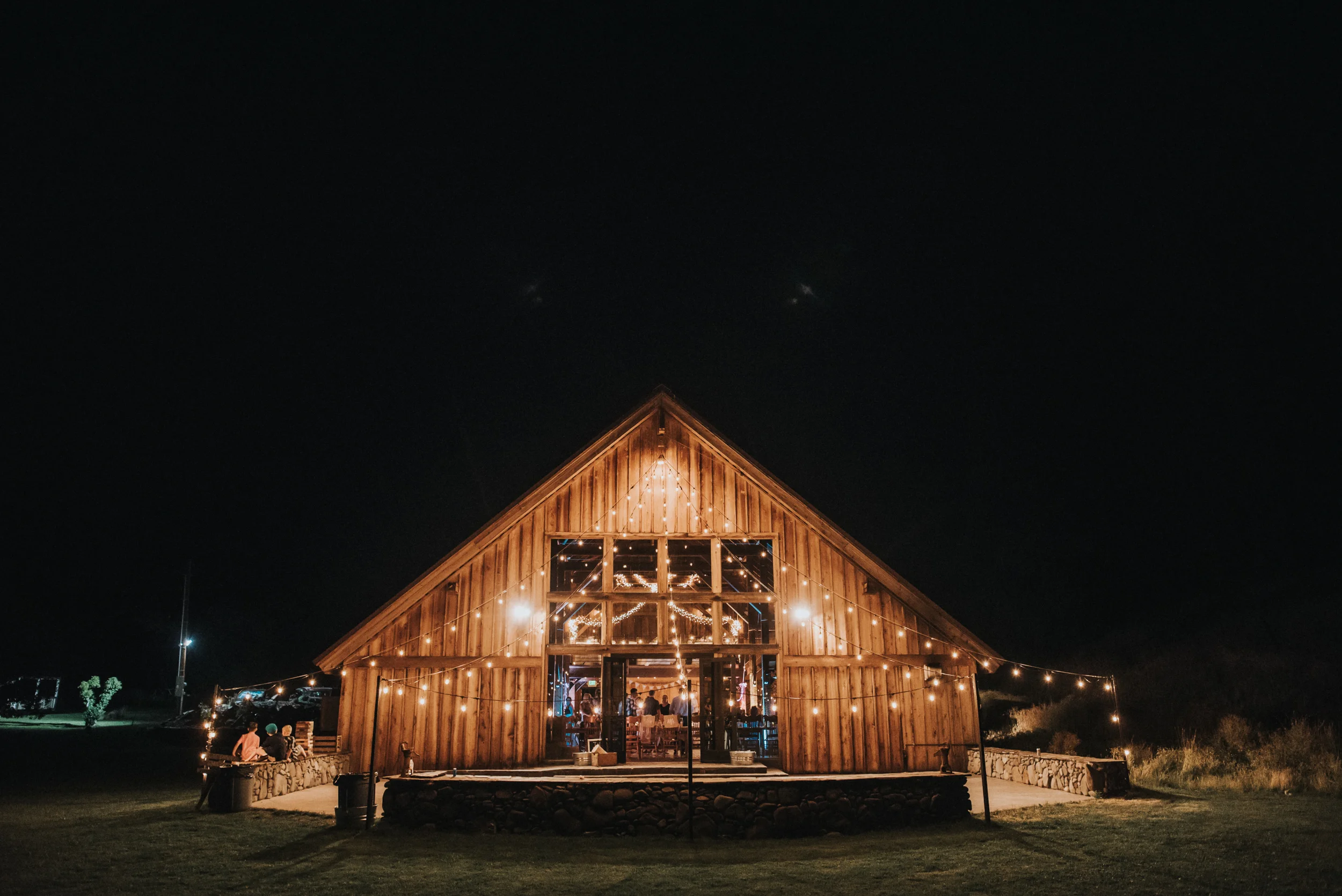 Wedding at The Cattle Barn in Cle Elum Washington | Megan & Ronny