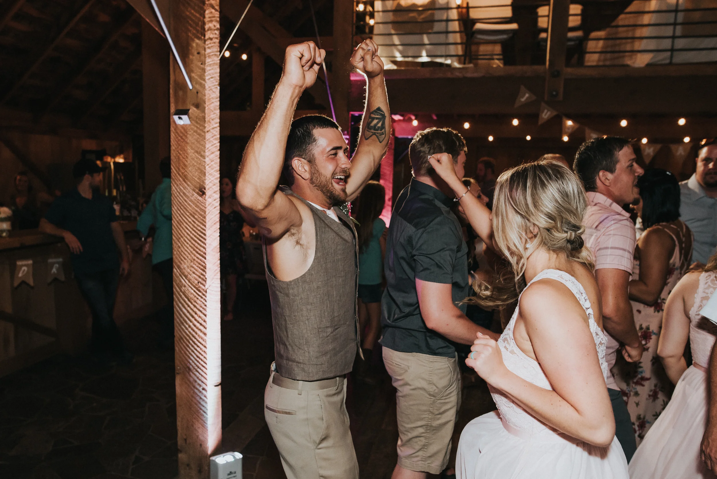 Wedding at The Cattle Barn in Cle Elum Washington | Megan & Ronny
