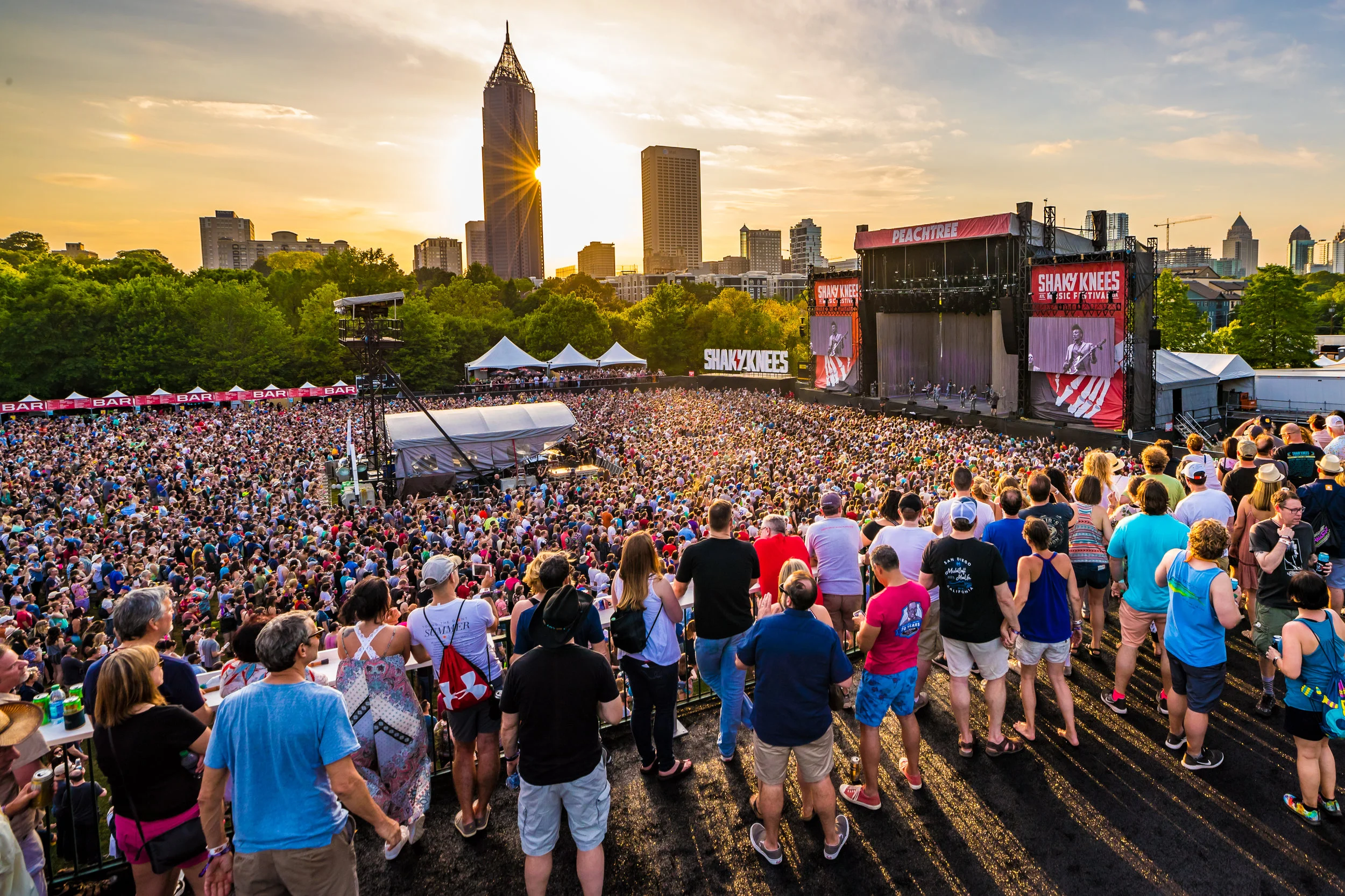SHAKYKNEES2018_0504_193047-0074_ALIVECOVERAGE.jpg