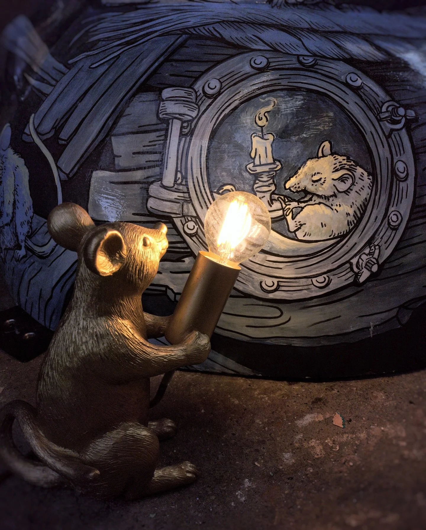 Porthole pests? Or adorable additions&hellip;&hellip;.🐀🐀🐀

&lsquo;Play don&rsquo;t worry&rsquo; words of Mick Ronson wisdom right there&hellip;..

I can&rsquo;t quite believe it&rsquo;s the final week of this rat-tastic art trail up in Hull!. 

@a