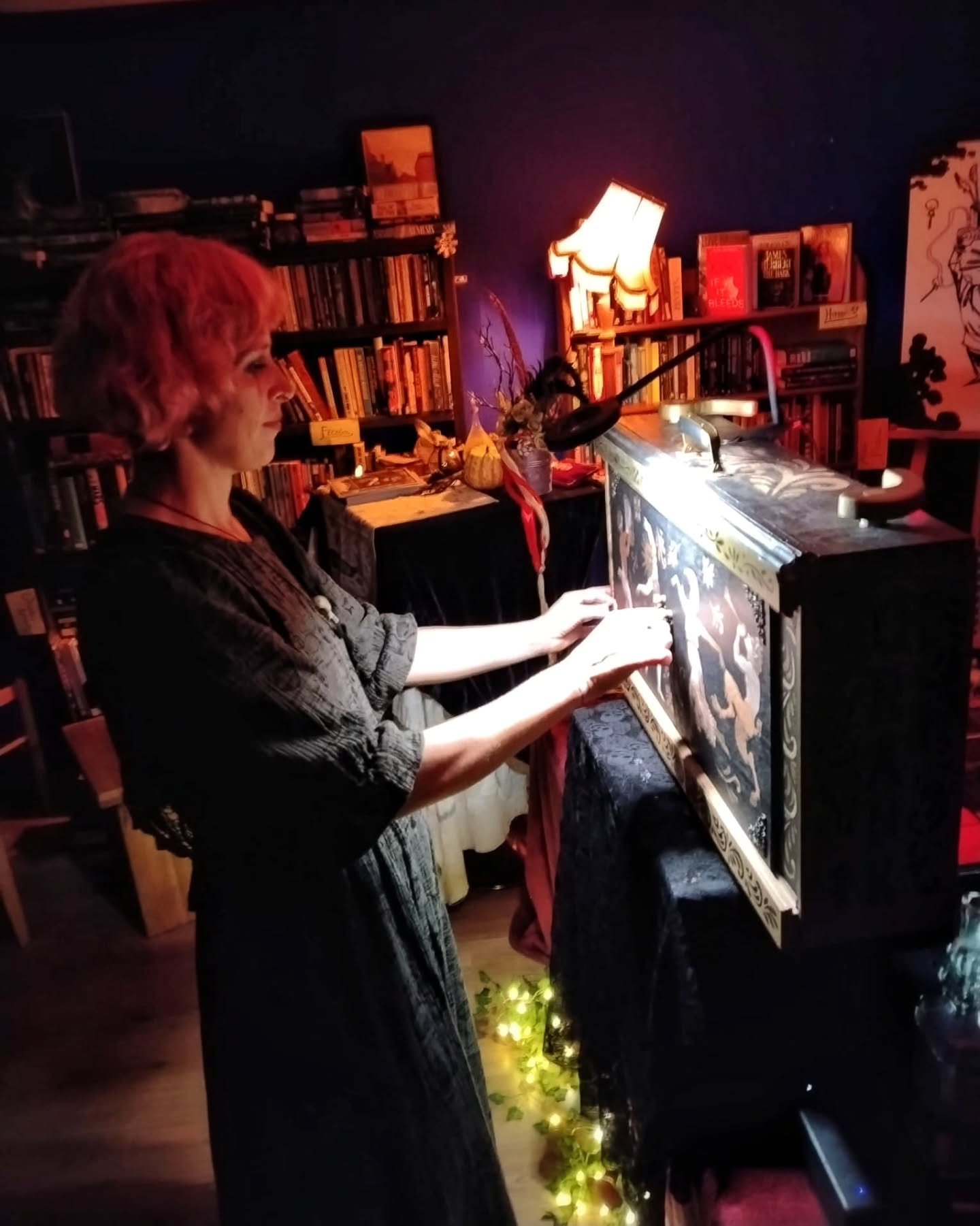 🖤Shadow Stories in the Bookshop🖤 Feed the Echo

What a magickal evening down in the fully packed crypt of @curiobookshop 

Nick's dark poetic words set the tone wonderfully as folk gathered, sipping on various alcoholic elixirs and potions, awaitin