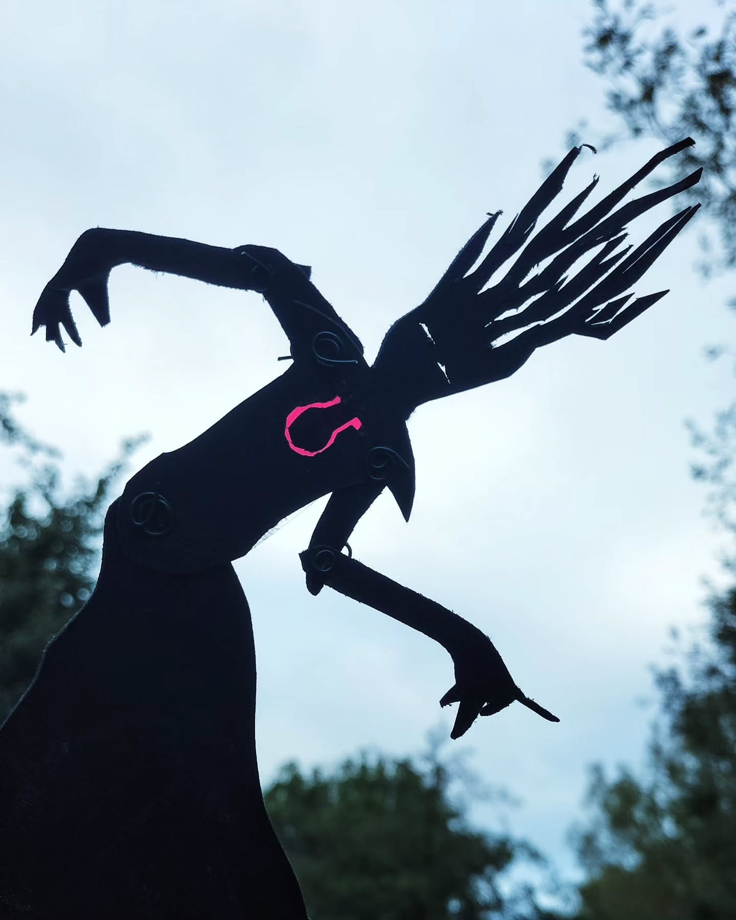 🖤 'It's alive!' 🖤

Say hello to twiggy, my folk horror protagonist. Part mandrake/part homunculus.......part time shadow theatre actress, full time canal buddy. Made with soul juice and  bone dust, plus a bit of garden wire and black cardstock, but