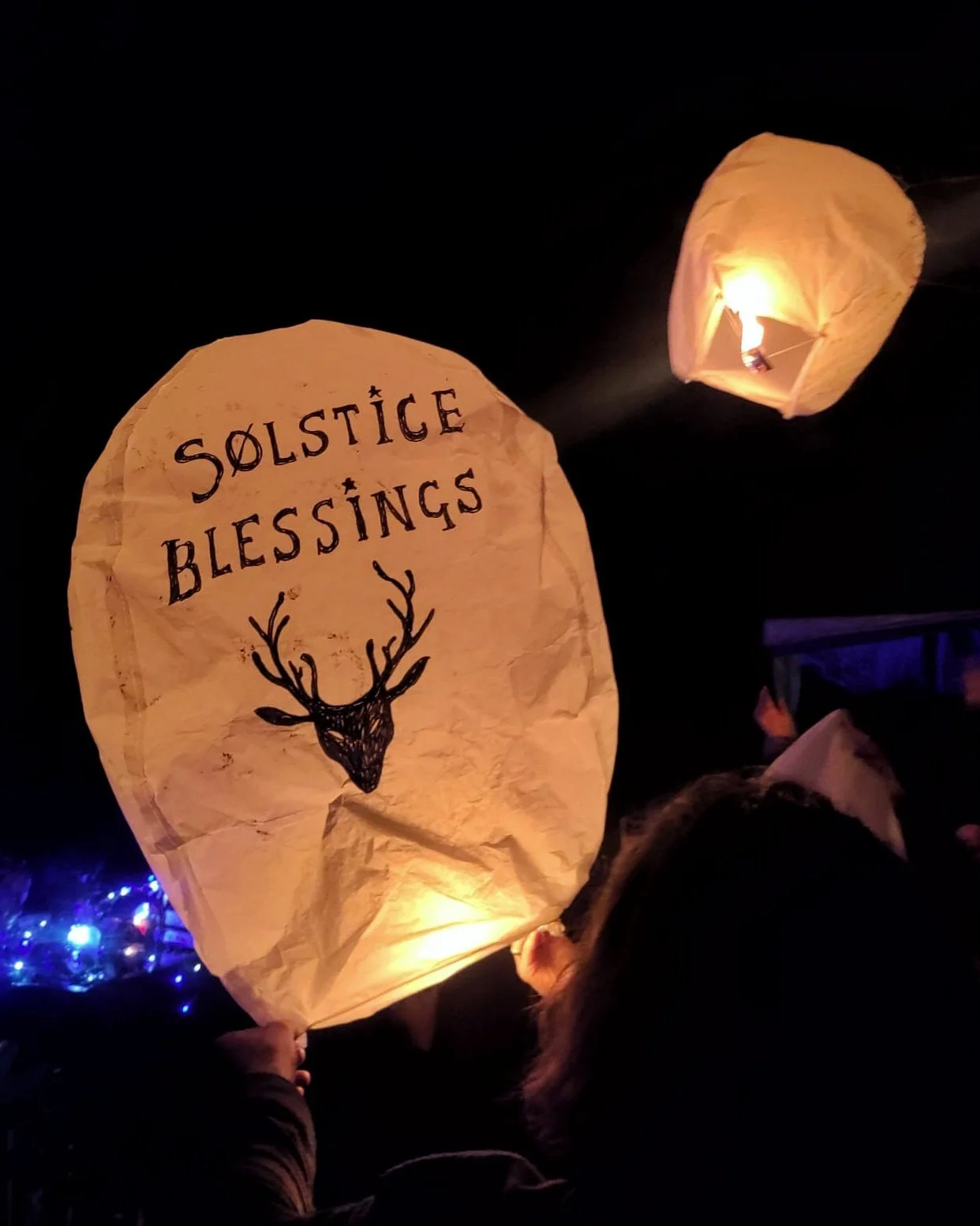 Love light and towpath magic ✨solstice Blessings
A wonderful winter solstice with warm glowing faces through flames! A heavenly hodgepodge of wassailing offerings, goblet cider throwing, sacred earth recitals, intention lanterns and mulled beverages 