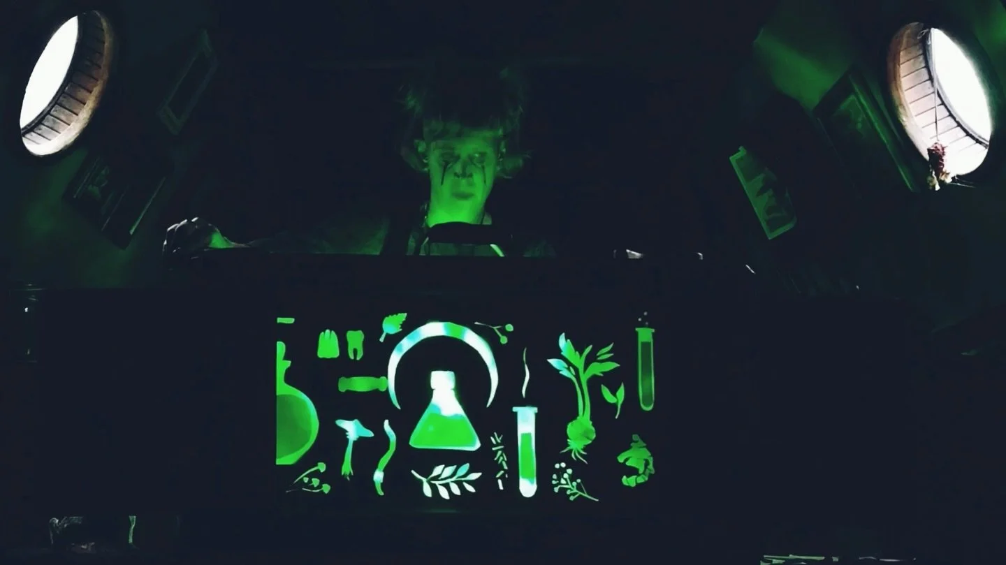 💚🖤Nature&rsquo;s Apothecary🖤💚

Here is a scene from my Crankie &lsquo;Feed the Echo&rsquo;. This was so much fun to make, I wanted this particular scene to represent a creepy, witchy folk medicine laboratory deep in the woods. I did some test sce