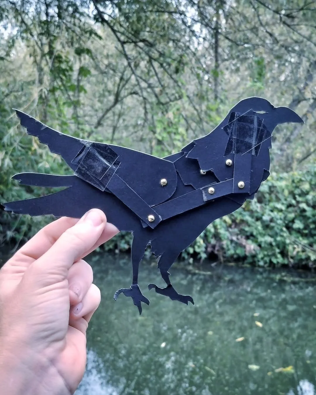 🐦&zwj;⬛Cardboard corvid crafts are calling🖤 Probably a little over engineered in the end&hellip;.let&rsquo;s say my pivots and joins are not how the crow flies......but a great experiment in achieving subtle movements through articulation, and I fi