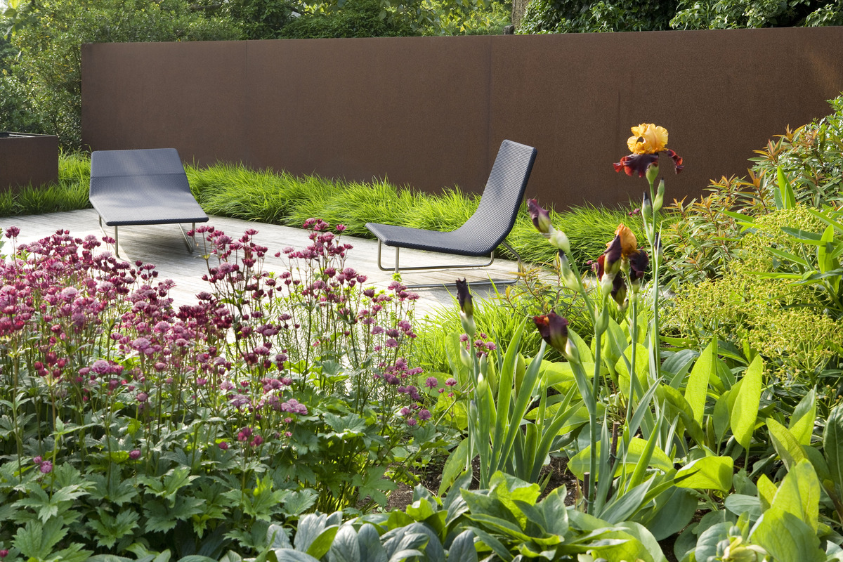 gallery_high_03_Toms_courtyard_MM.jpg