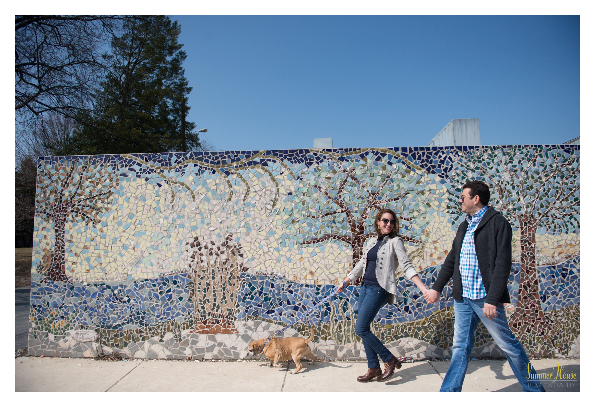 Nearby murals and quaint outdoor settings make for a lot of diverse settings and creative photo opportunities. 