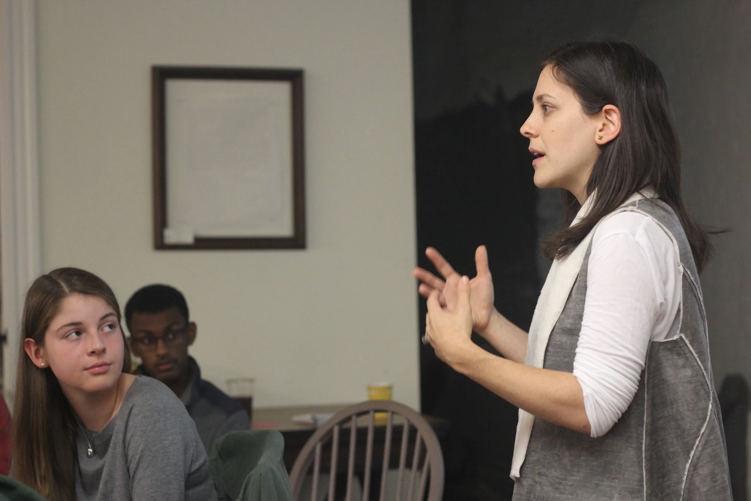 Lizzie Pollock speaking to dojees.