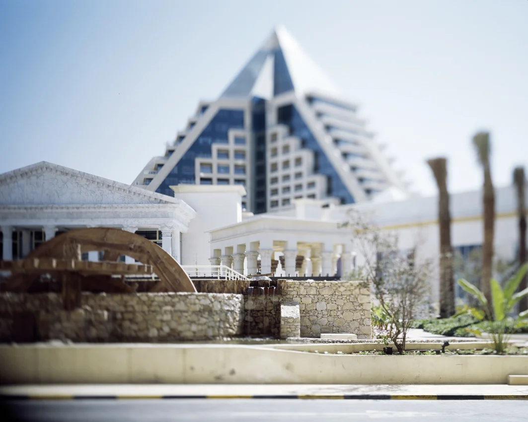 Archival Pigment Print on Hahnemuhle paper, 30 x 40 inches, 76.2 x 101.6 cms TJO11SQ02, Edition of 5