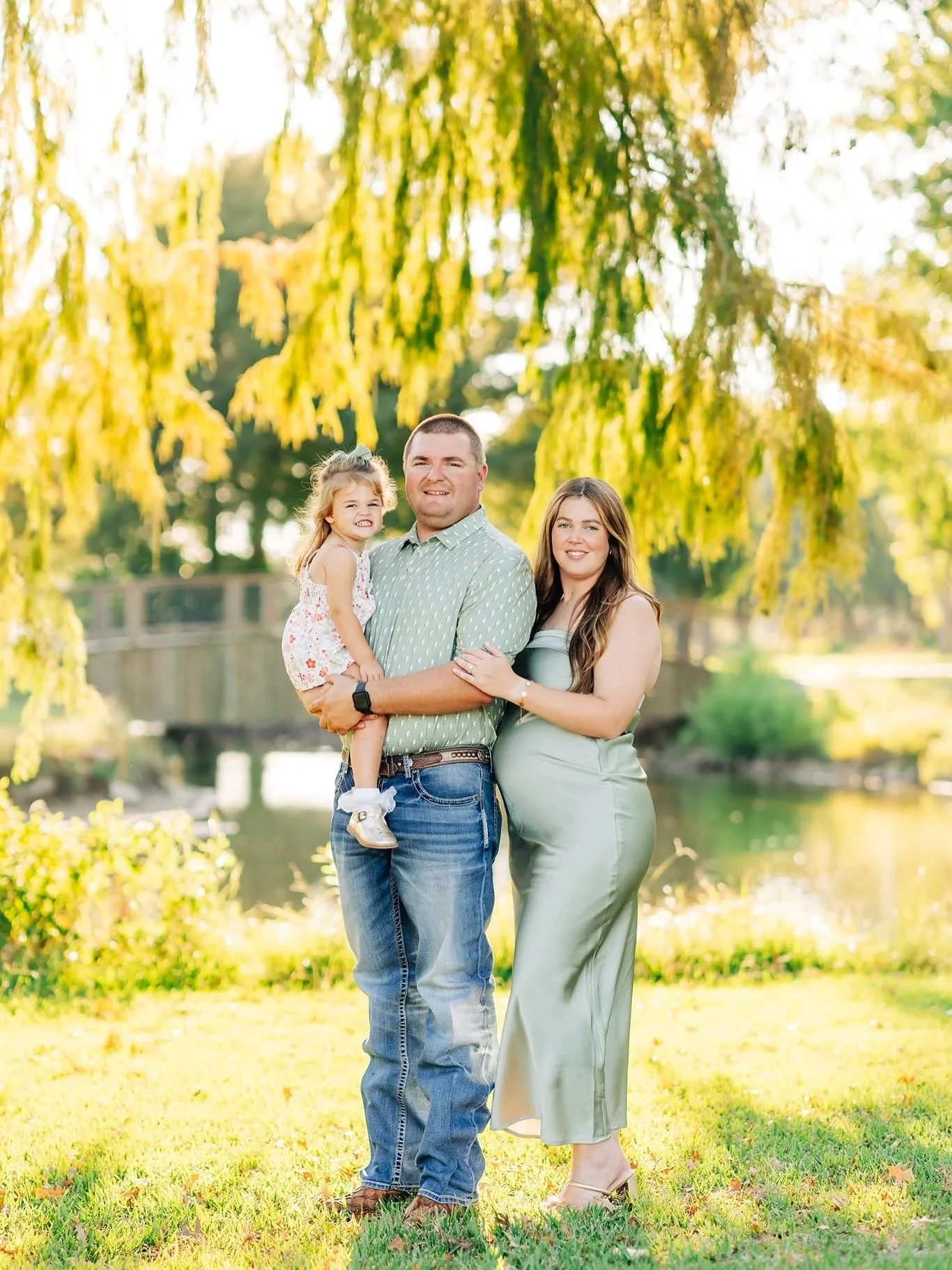I just loooove the evening light in the early Fall! SO beautiful and radiant for the sweet Stotts family!