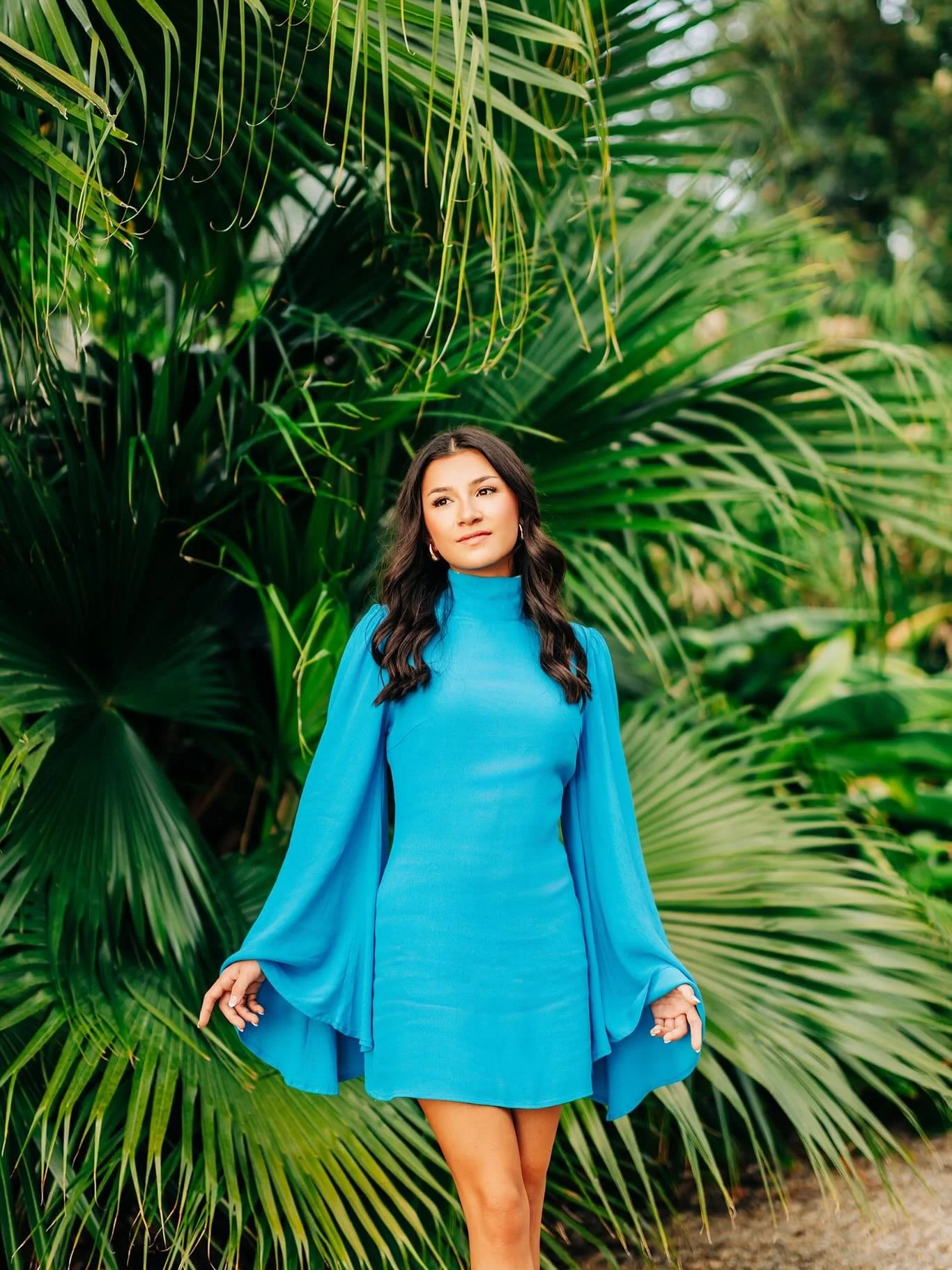 I am so obsessed with yesterday&rsquo;s session with St Charles Catholic senior Cora! My girl was a STUNNER! Choosing sneak peeks actually caused me physical pain 😂 there&rsquo;s so many I want to share! I can&rsquo;t wait to get this on the blog AS