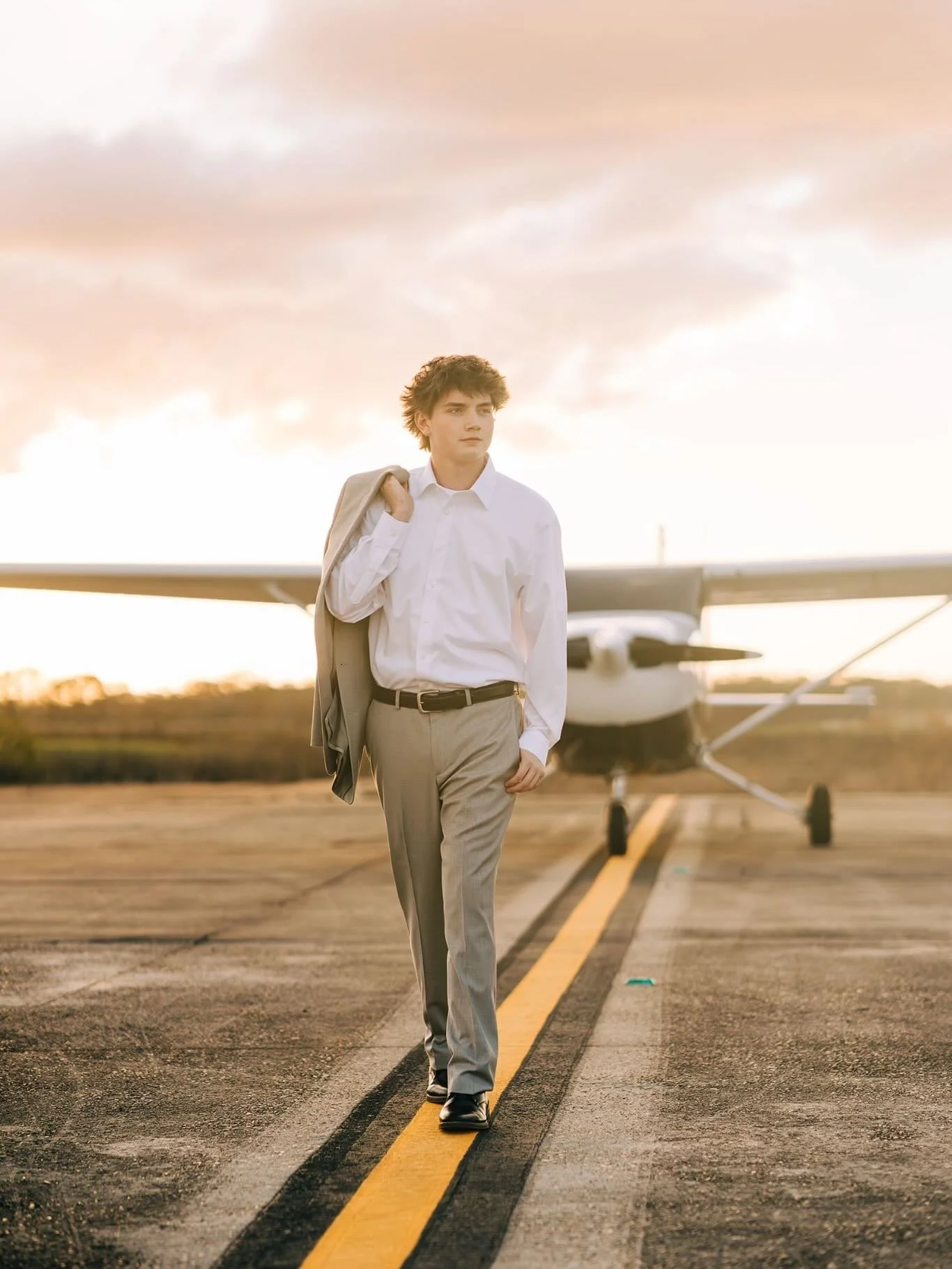 POV: You&rsquo;re a high school senior pursuing a career as a commercial pilot and it&rsquo;s time for senior pictures&hellip;