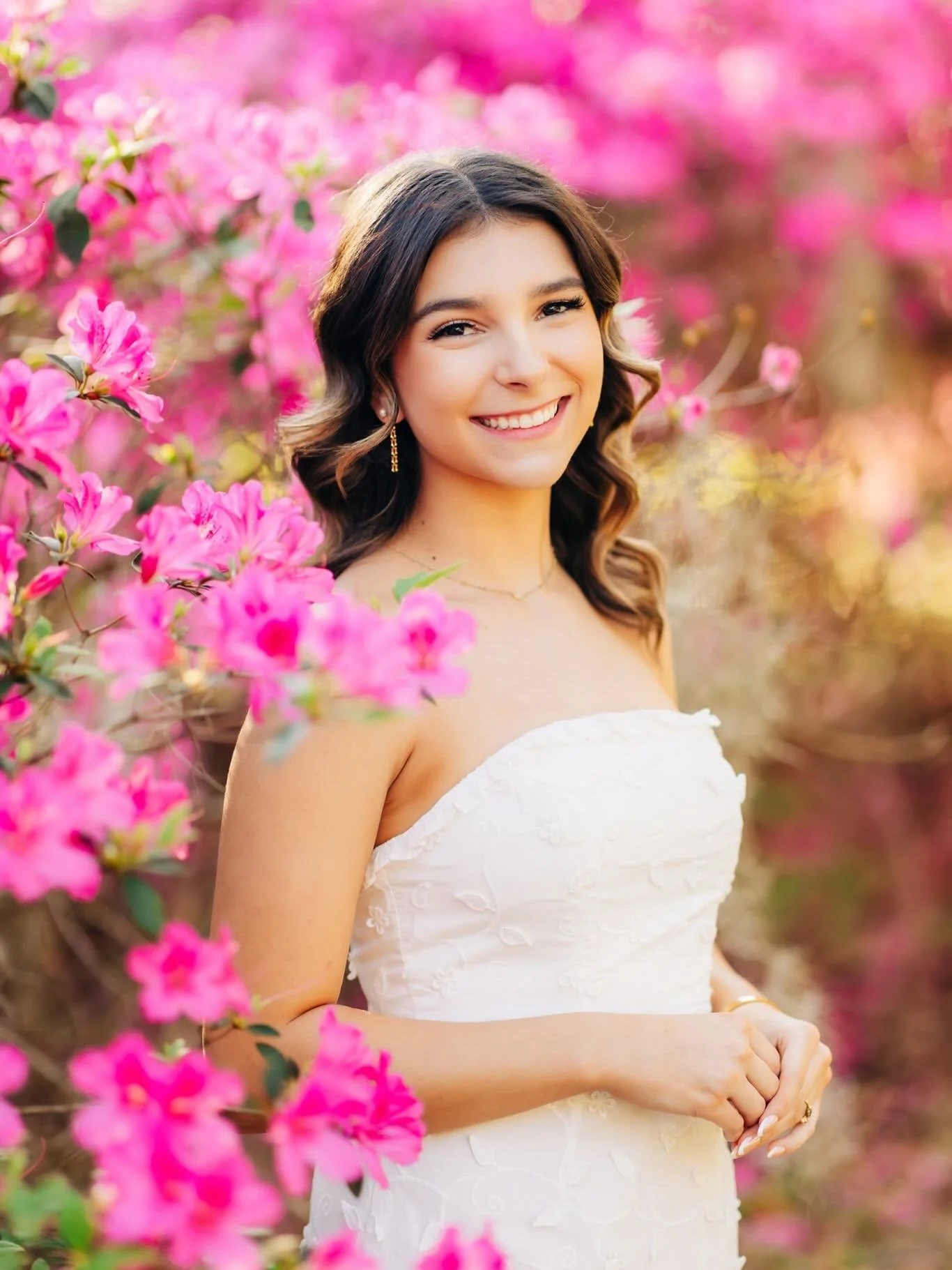 I just love to see a senior girl wrapped in pink azaleas 🩷🌸