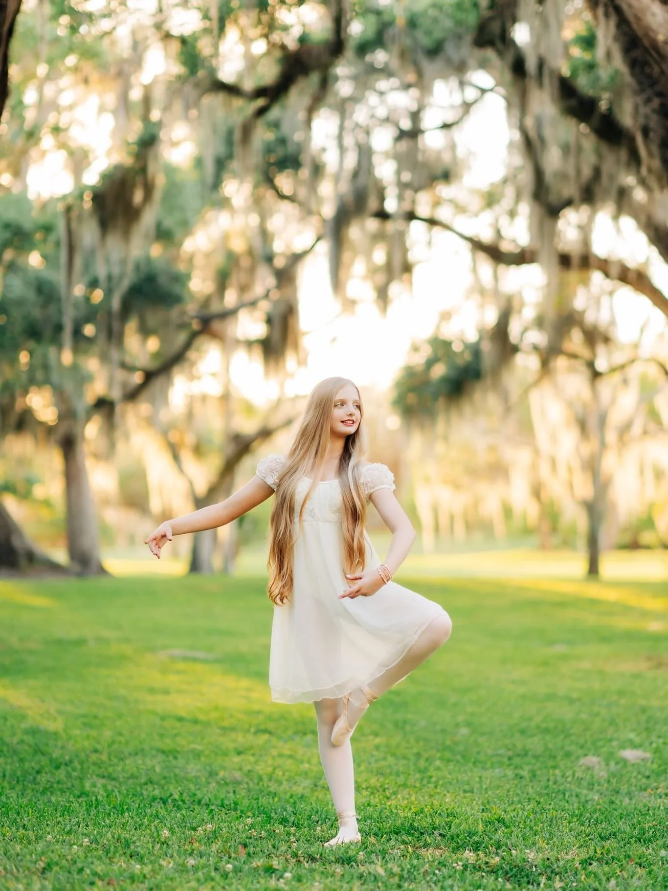 A sweet ballerina under the oaks 🩰