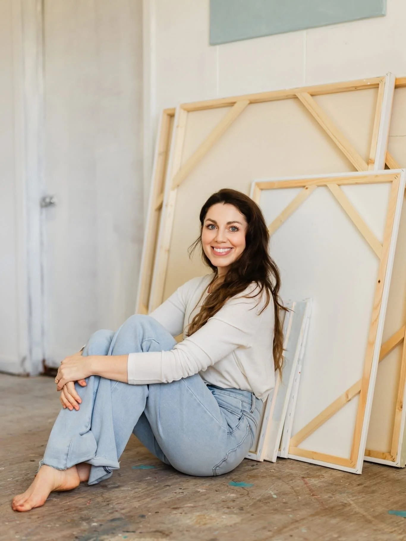 I can&rsquo;t believe I waited so long to share these! But a couple months ago I did this super fun &amp; creative brand session with the beautiful and talented @andrealaneartist 🤍

We got to put our artistic brains together and the result was some 
