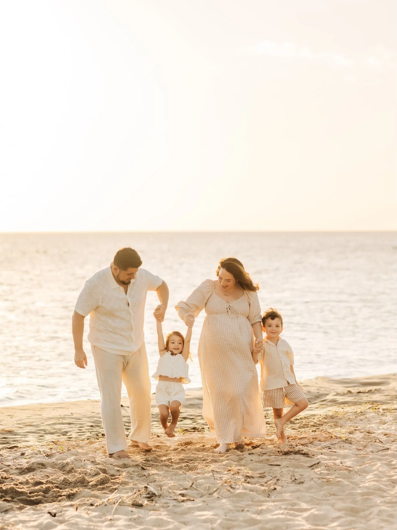 The dreamiest golden hour turned into the most stunning colorful sunset for the Arana&rsquo;s beach maternity session! This one is on the blog today and you HAVE to see it start to finish! Link in my bio!