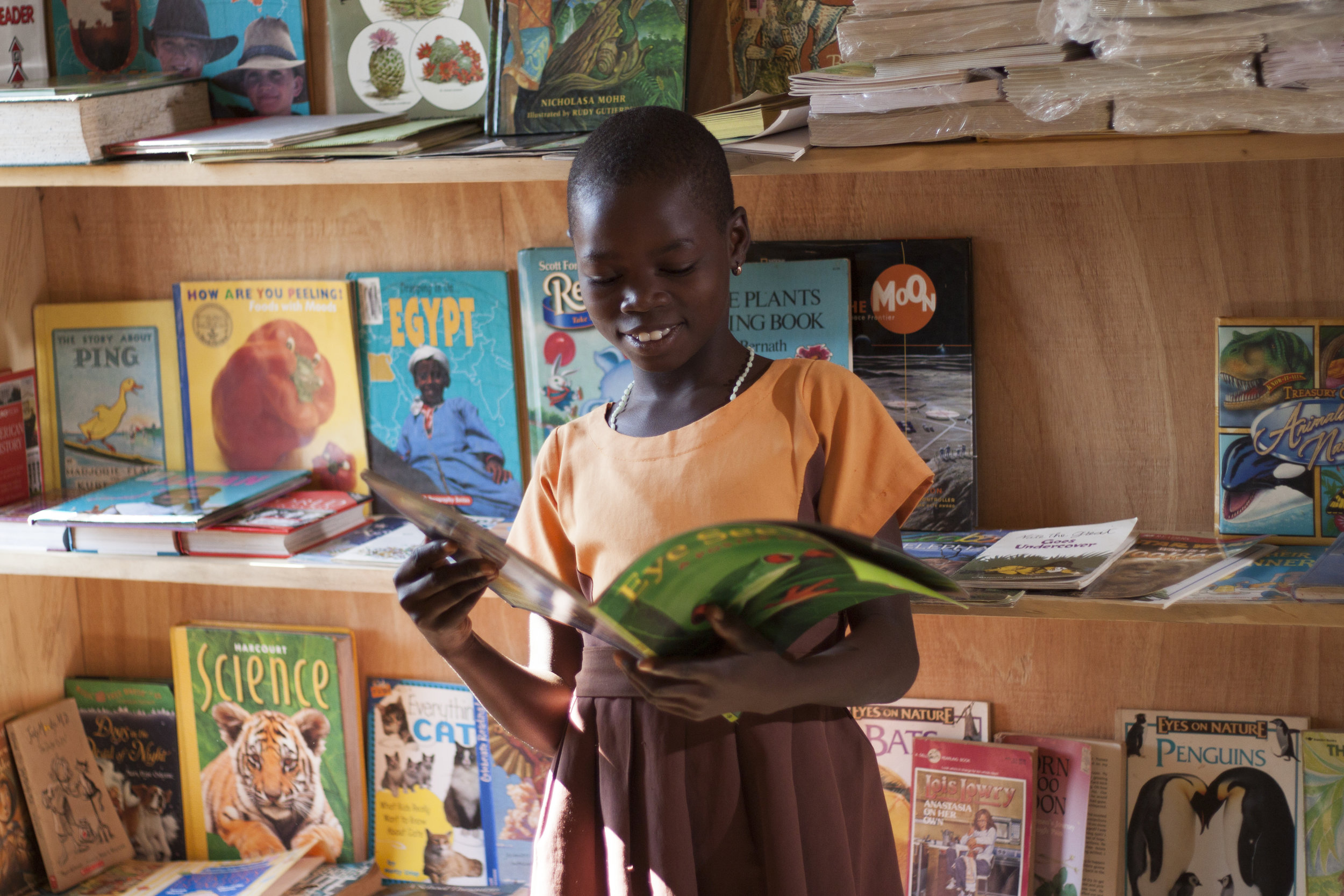 Bahankra Library girl 26.jpg