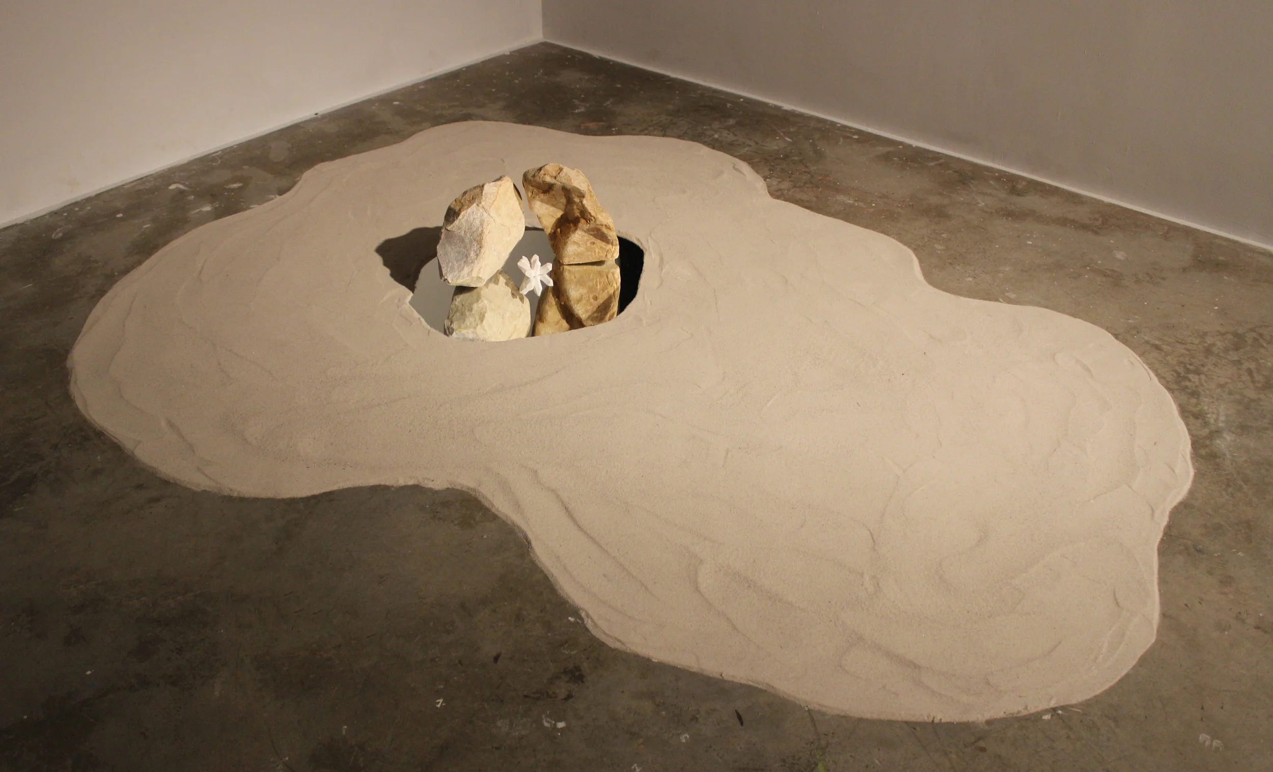 Psycho Spatial Landscape 03, Quartzine Sandstone, Mirror, Sand, Paster, 2013@Devra Freelander