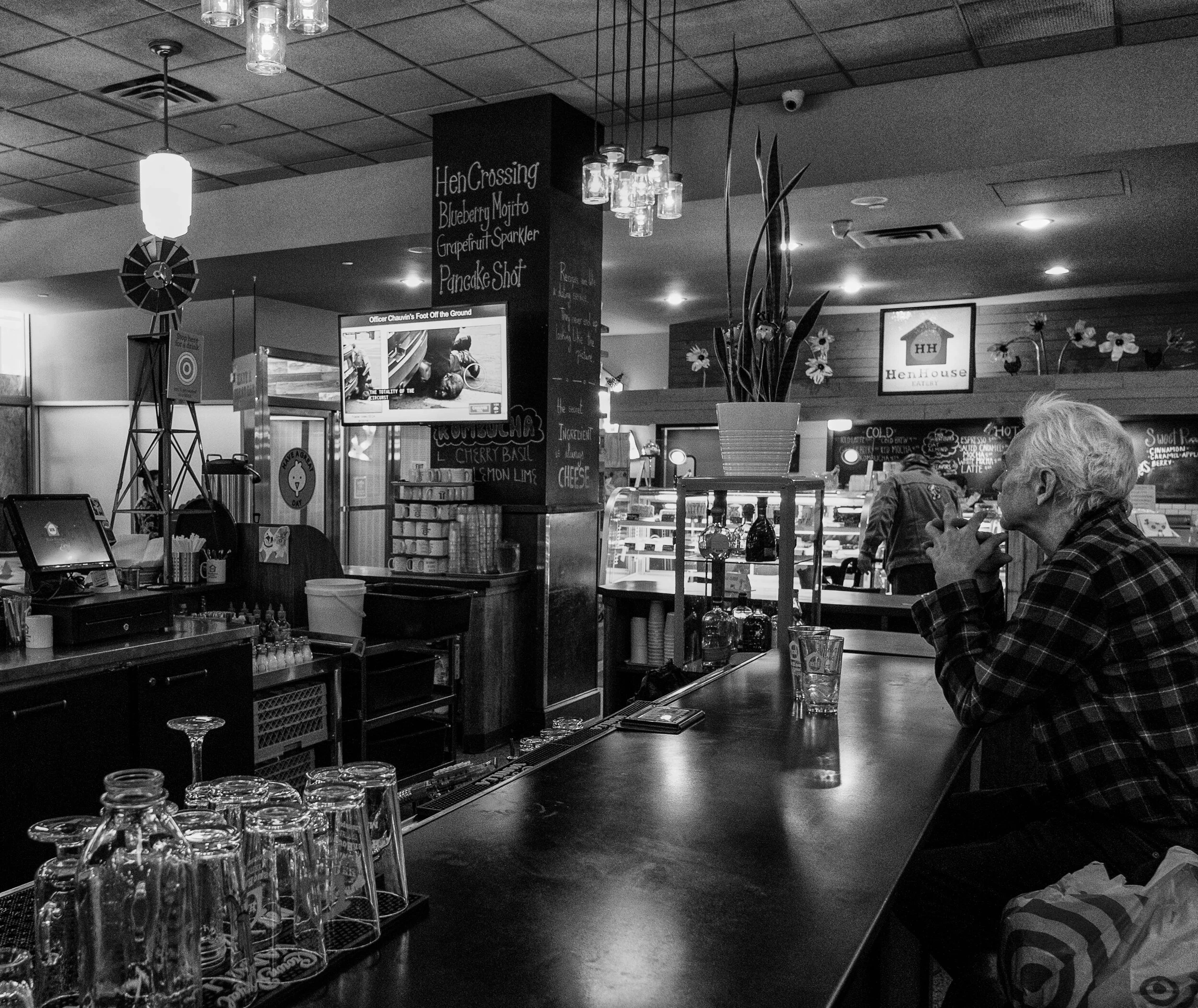  A man watches the closing statements of the deliberation of Derek Chauvin’s murder trial at a restraunt near the Hennepin County Government Center in downtown Minneapolis, Minnesota where the trial is being held at April 19,2021.  (Seth Herald/Redux