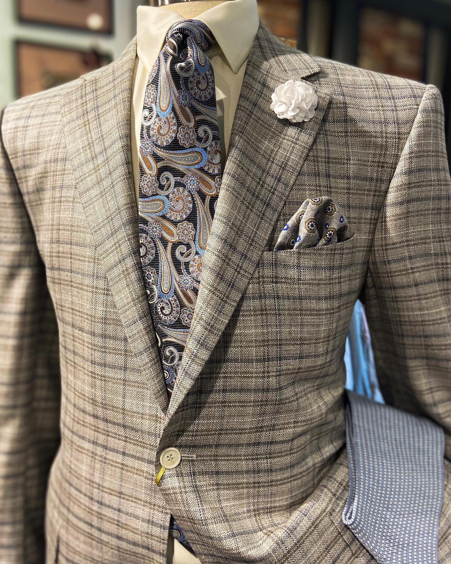 Elegant, bold, and fashionable. 

Confidence in what you wear and how you feel - made easy @blainesapparel

#cincinnati #summer #business #clothing
