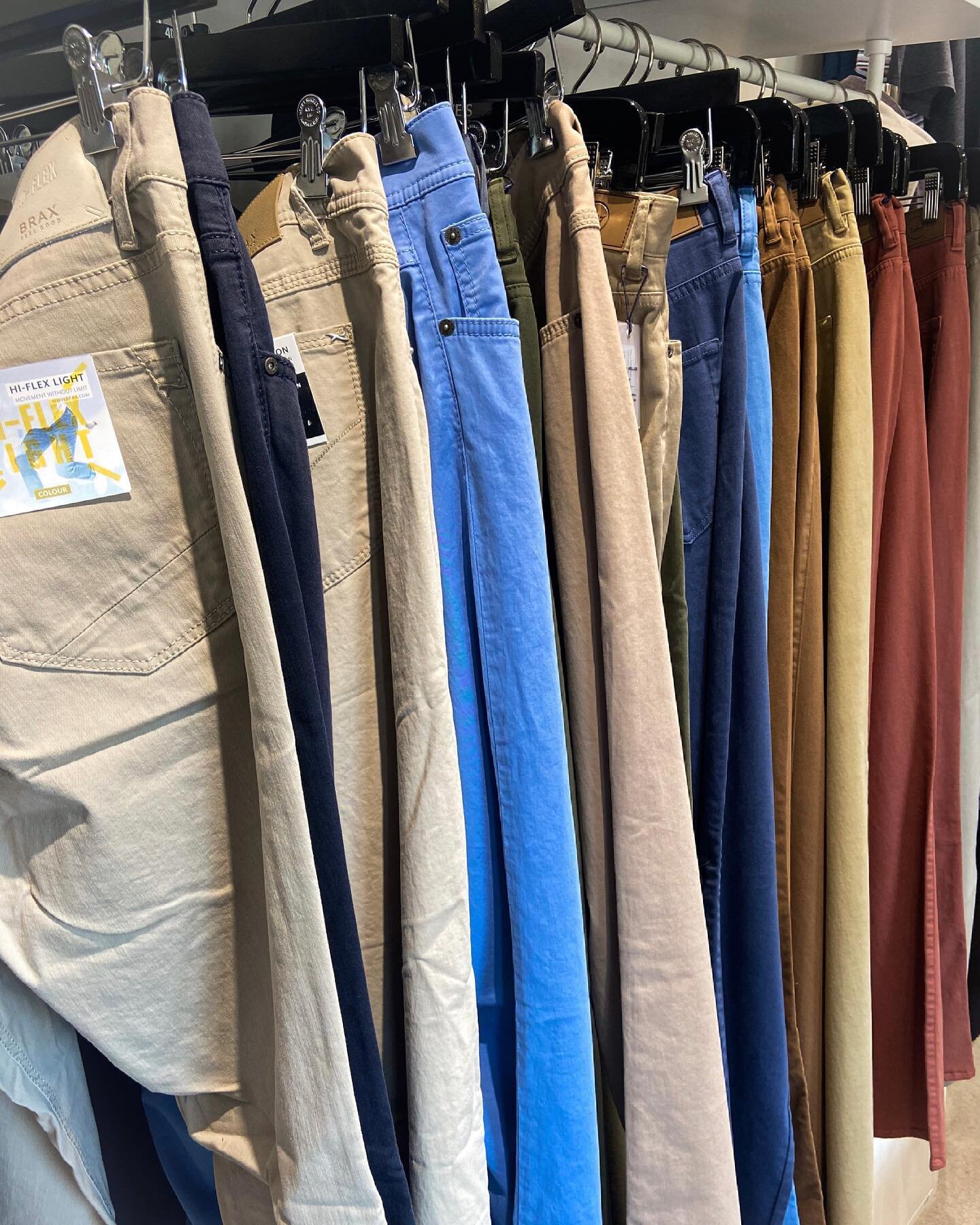 Serving looks for any weekend occasion. 

Grow your pant selection this year at @blainesapparel ! 

#pant #summer #weekend #menswear