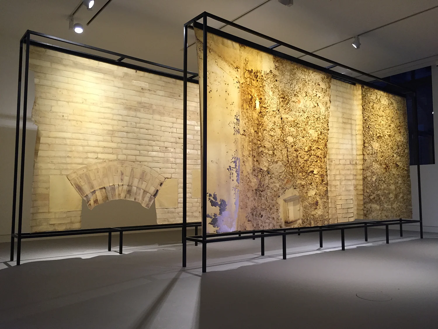  Jorge Otero-Pailos, "The Ethics of Dust: Maison de Famille Louis Vuitton" (2015. Latex and Dust.) Panel 7 (2m x 4m) of the heptaptych. Collection Louis Vuitton. Artwork &nbsp;© Jorge Otero-Pailos | Photograph © Louis Vuitton / Grégoire Vielle    