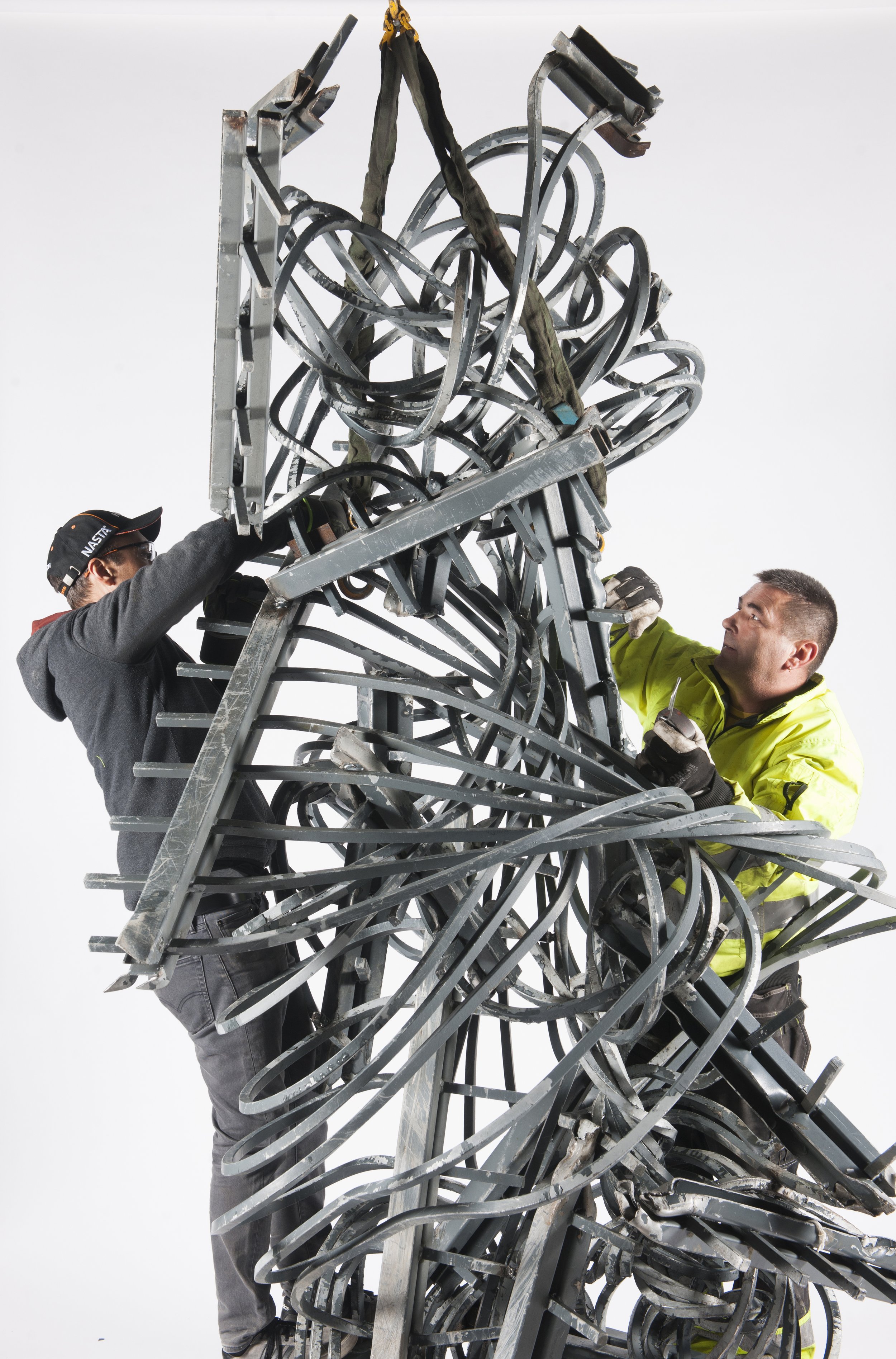 Otero-Pailos,Jorge-AmericanFenceSeries-#10-Airworthiness-Sculpture-Steel-298cmHx120cmW-2019_Skulpturer_10.jpg