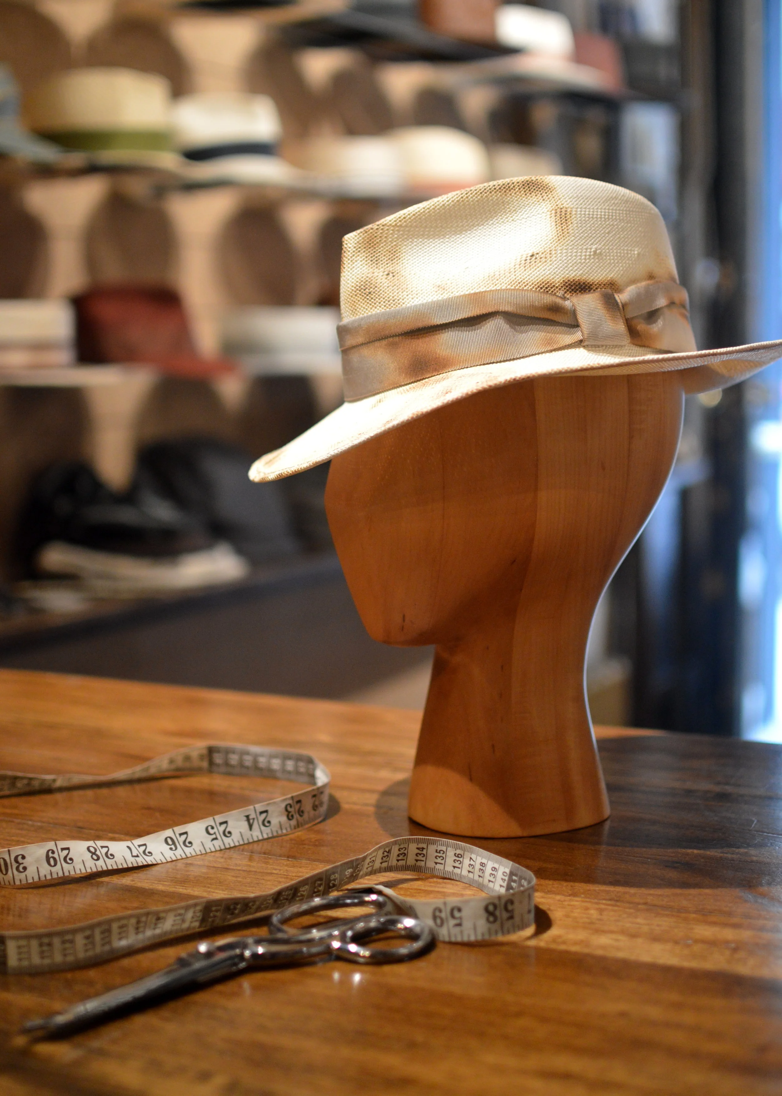 Distressed fedora in white glazed toyo