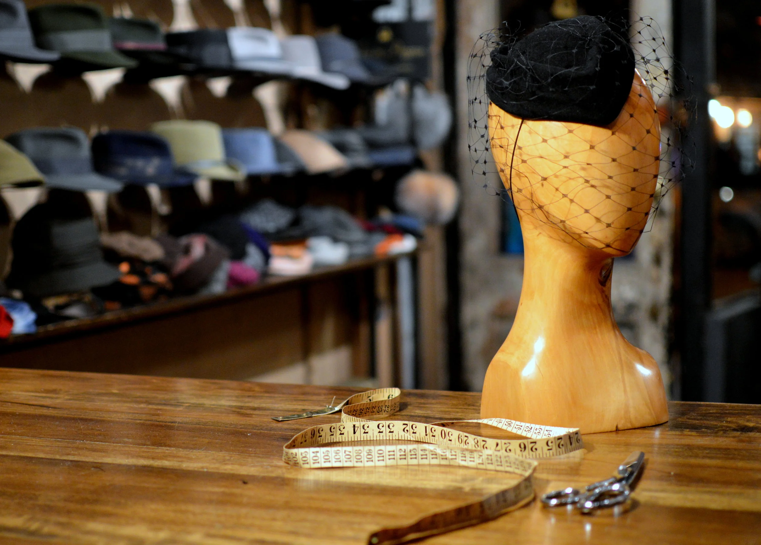 Bladerunner - Retro pillbox with veil, a very chic statement piece