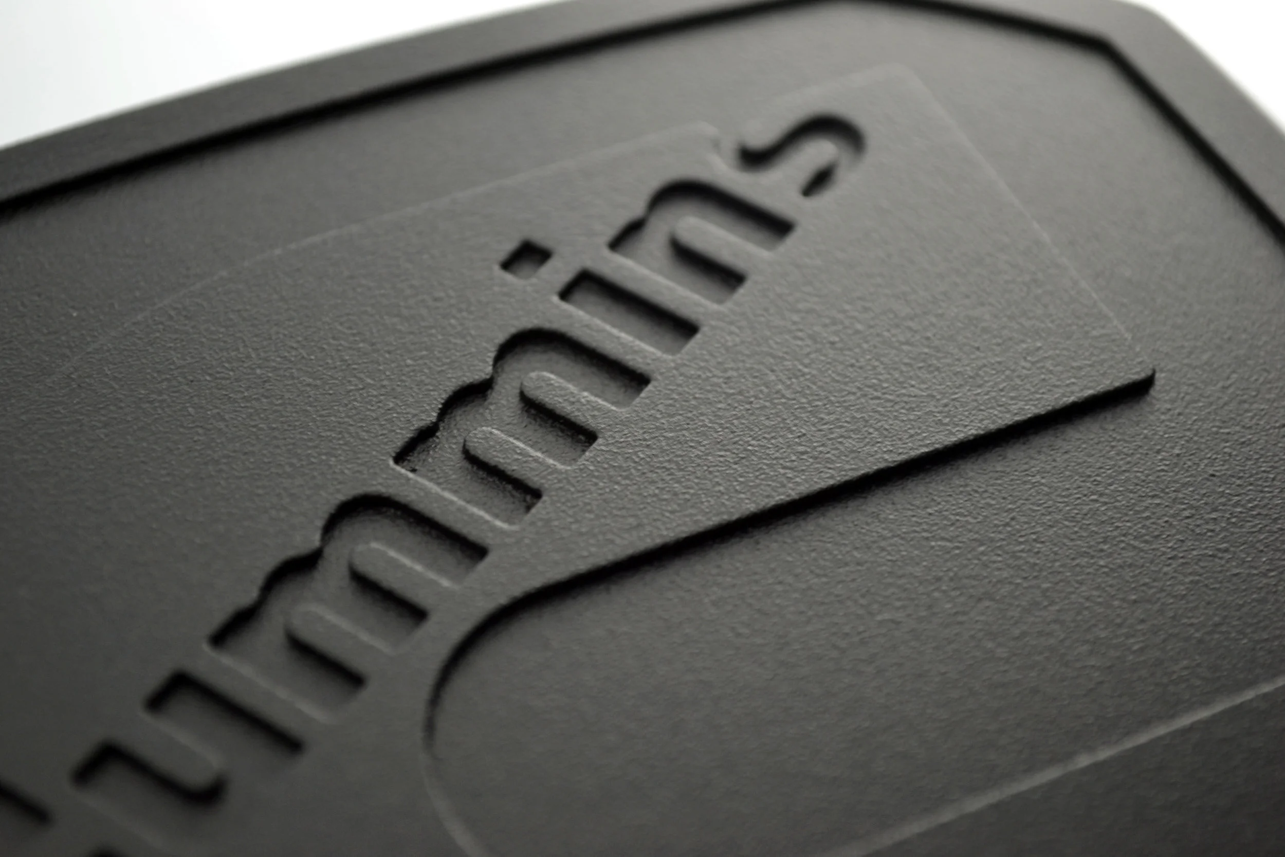 cummins_shield_satinblack_macro.jpg