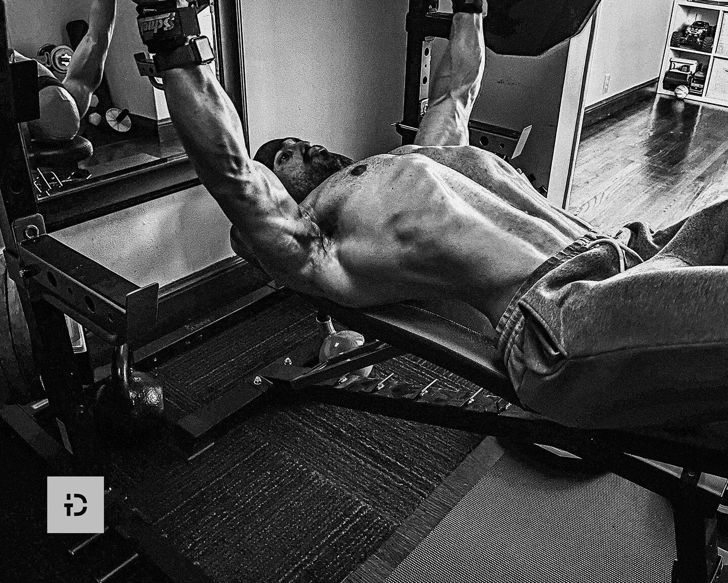 I&rsquo;m receiving so much motivation from my OG fitness tribe out there. You ALL know who you are, but here is a hint! @lancaster.hs #classof2000 This Sunday&rsquo;s workout is dedicated to you. 
🦅🙏🏼

#naturalbodybuilding #sundayvibes #mentalpre