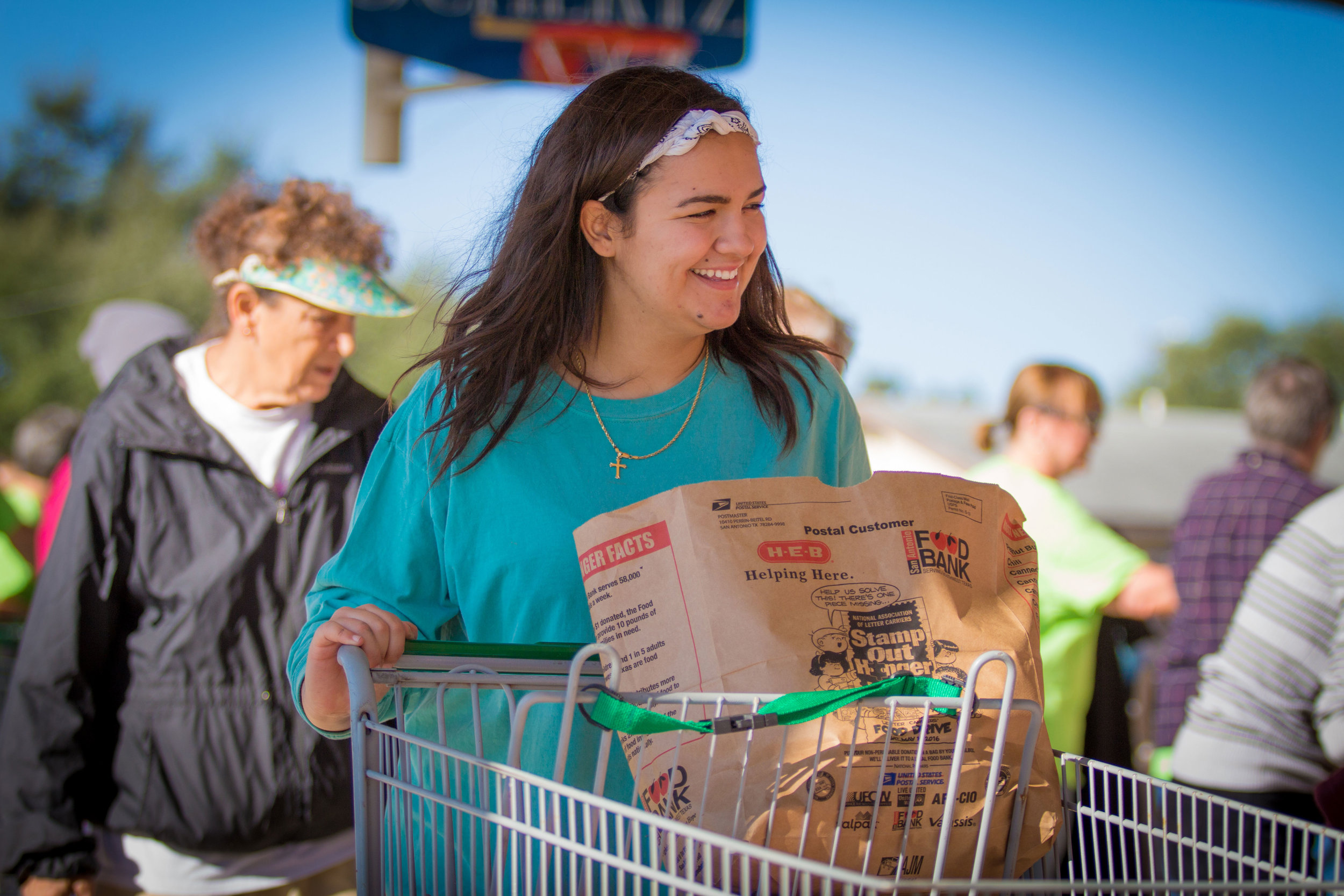 20161123-Bracken-UMC-Food-Drive-02.jpg