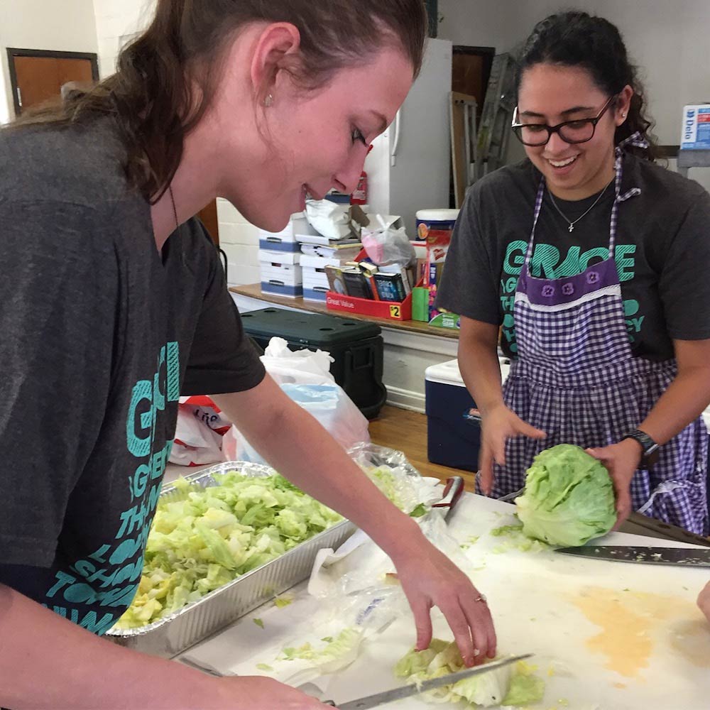  Texas State United Campus Ministry students prepare a Maundy Thursday meal at the San Marcos Southside Homeless Shelter 