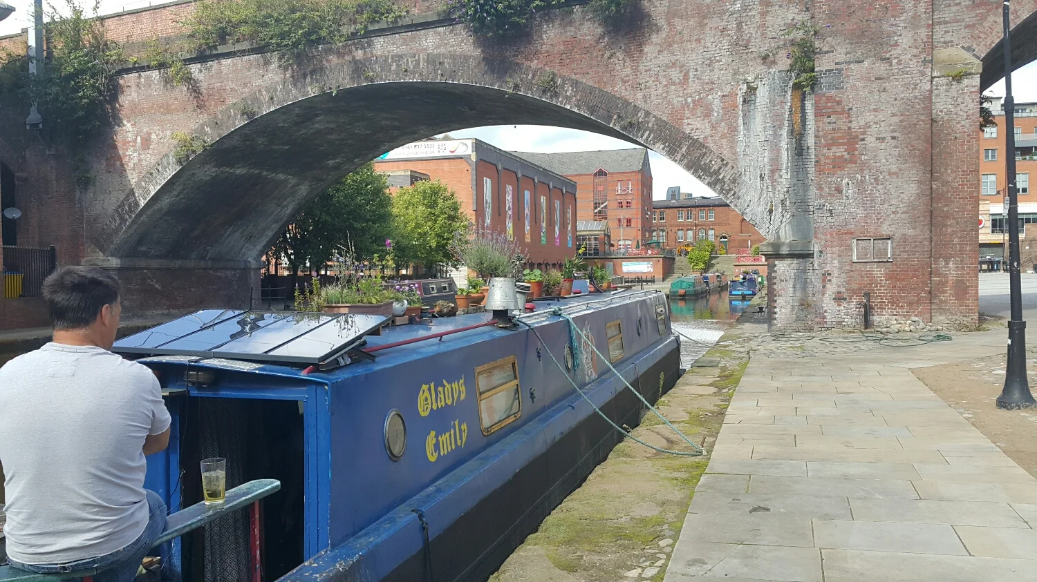 After talking to this guy I have a better understanding of the English chanel system. This guy brought his boat for 20k pounds in london and it took him 3 weeks to motor to Manchester. 