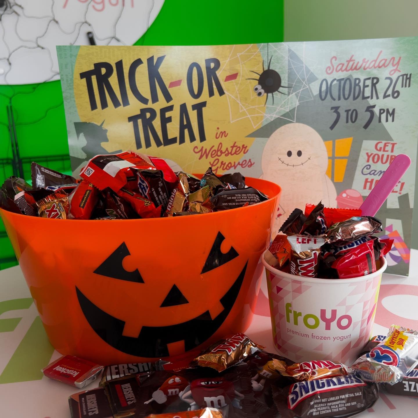 Get ready for some spooky fun! 👻🎃 Our Webster Groves location is excited to join the neighborhood trick-or-treating event tomorrow from 3-5 p.m. Stop by for some sweet surprises and a spooky good time! See you there in your best costumes! 👻🍬 #Tri