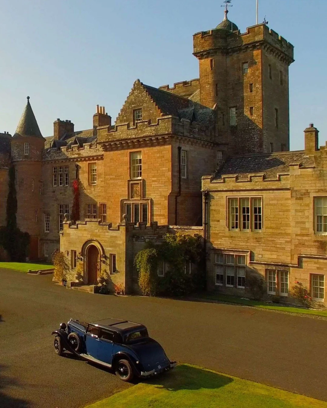 This Halloween, trade haunted houses for historic castles and candlelit suites. 🕯️✨

 🚁 A dramatic escape at @glenappcastle in Scotland, where you can helicopter to remote islands for dinner.
 🏰 A stay at @ashfordcastle in Ireland, complete with f