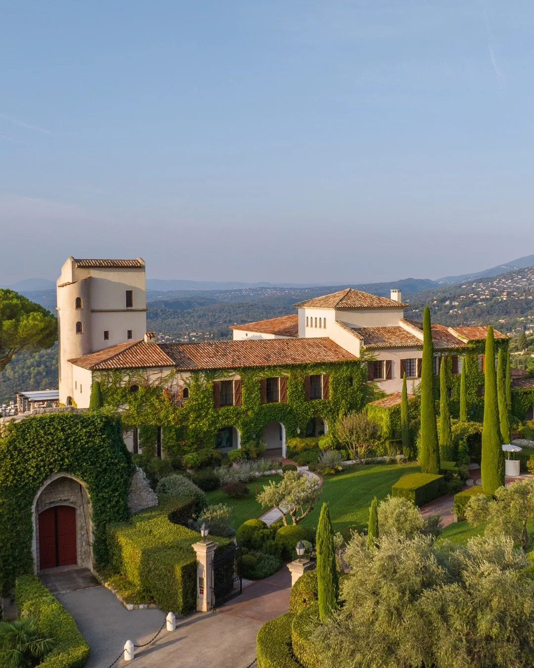 Eurosummer has become known for trendy beach clubs and bustling cities, but insiders know the best way to experience the continent in high season is by going off-the-beaten path. Here are a few of my favorites for a truly unique getaway...

🏝 Ch&aci