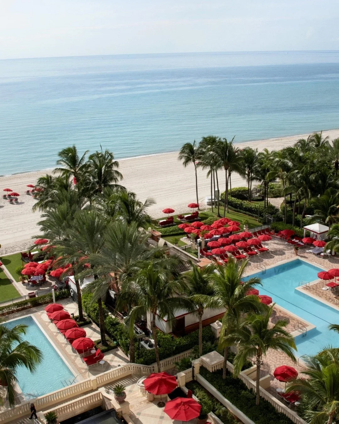 Tucked along the shores of Miami, @acqualinaresort is the perfect setting for a sun-soaked weekend escape or a longer, luxurious stay by the sea. From beachfront lounging and three oceanfront pools to spacious suites with sweeping Atlantic views, eve